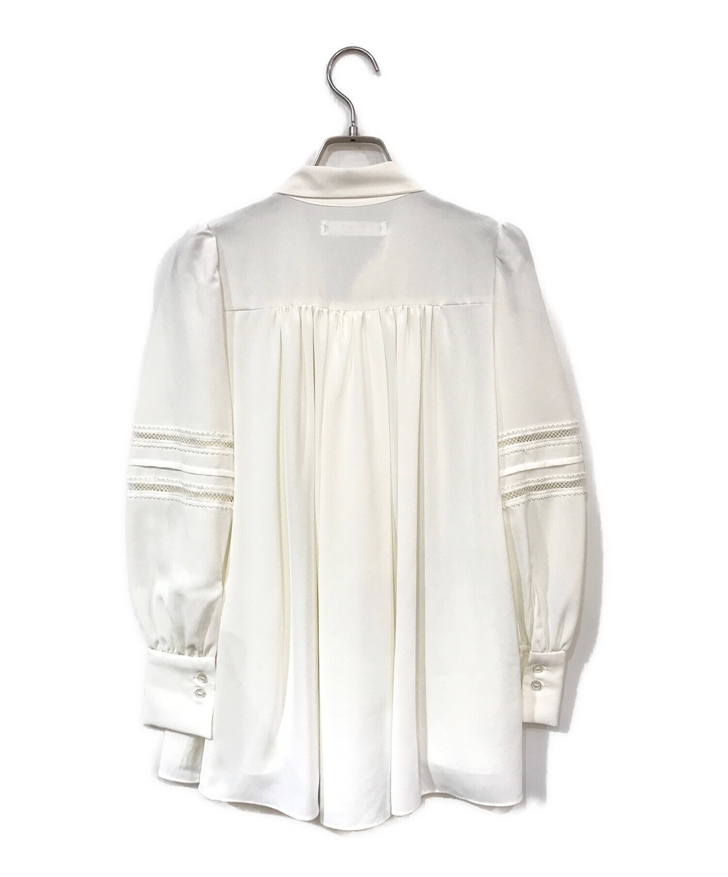 【新品未使用】herlipto Bow-Tie Twill Blouse 中古・古着通販】Her lip to (ハーリップトゥ) Lace Trimmed Bow-Tie