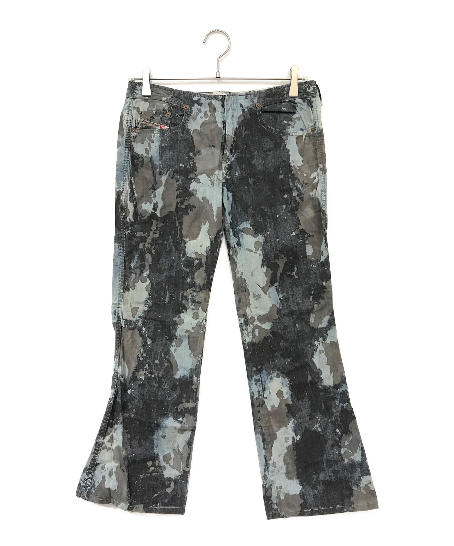 中古・古着通販】DIESEL (ディーゼル) 総柄加工フレアパンツ スカイ 