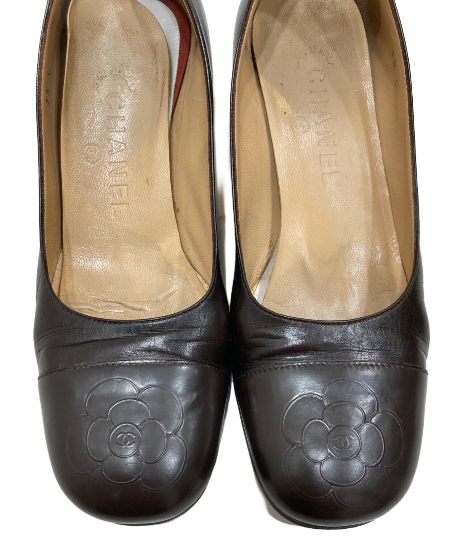中古・古着通販】CHANEL (シャネル) カメリアトゥ パンプス ブラウン