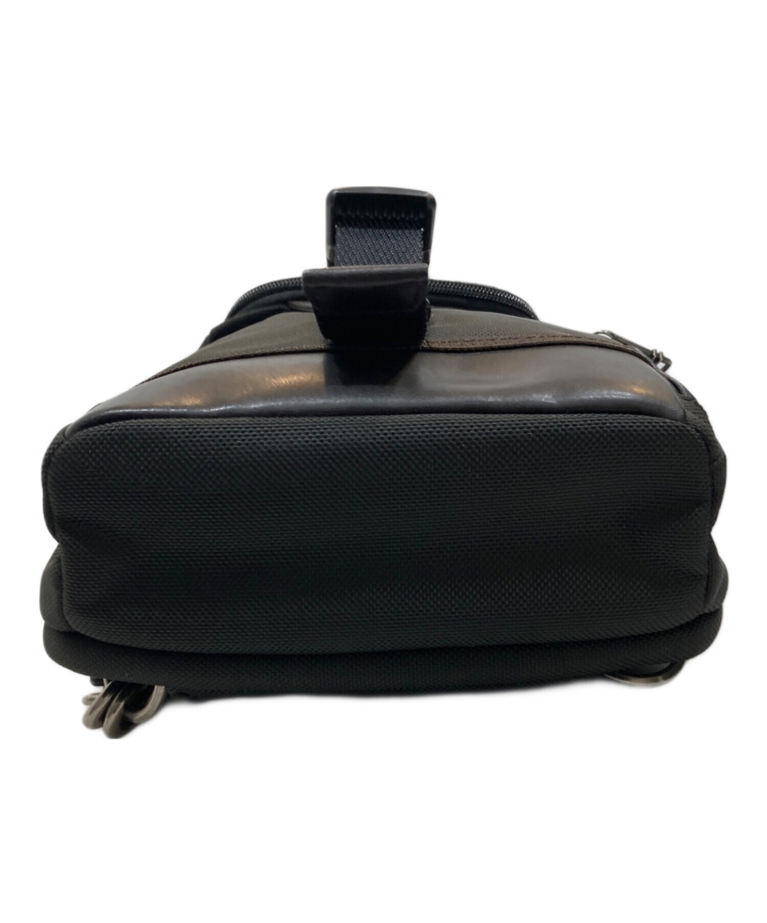 中古・古着通販】TUMI (トゥミ) Woodland Sling Bag 2 In 1 ブラック