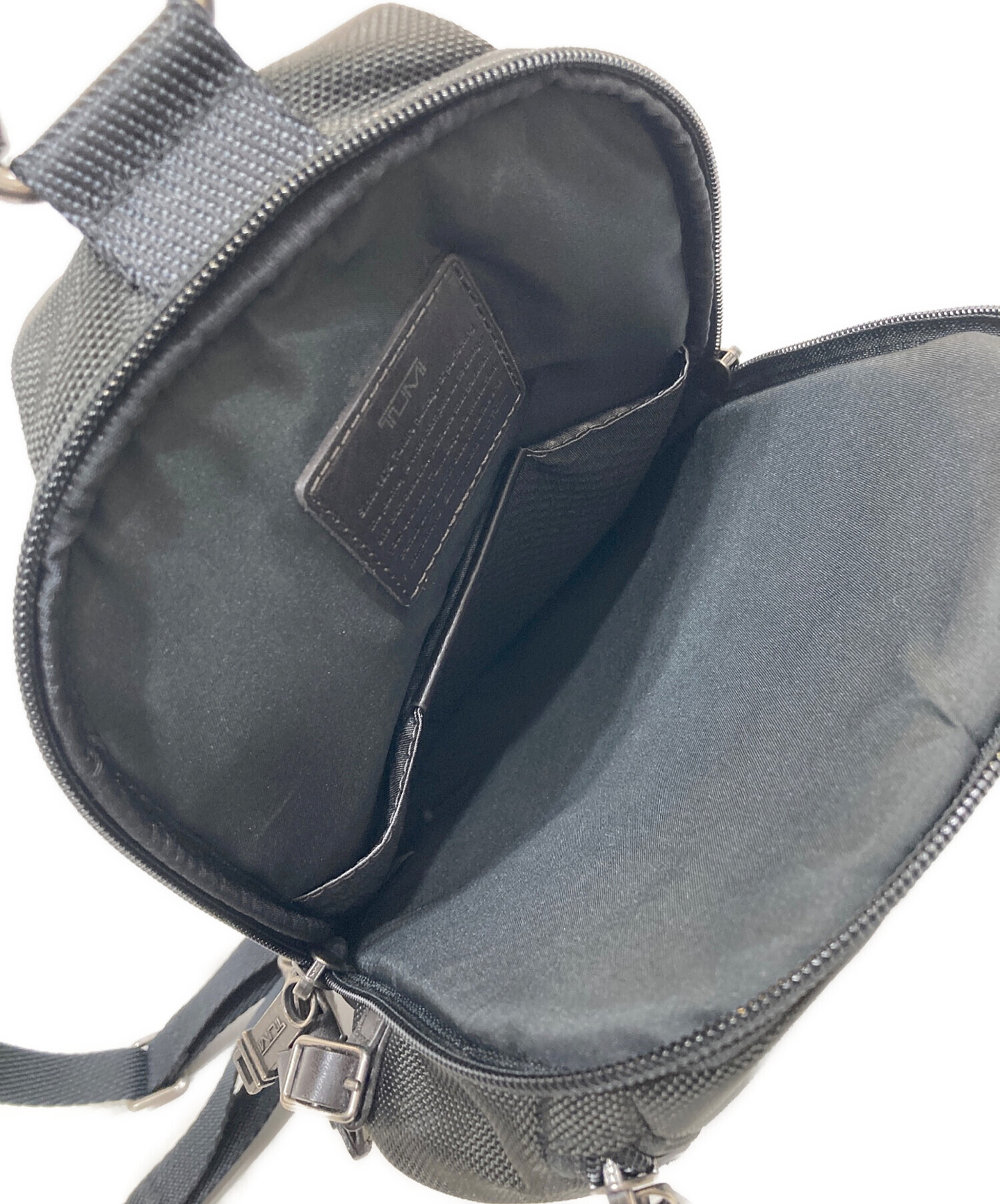 中古・古着通販】TUMI (トゥミ) Woodland Sling Bag 2 In 1 ブラック