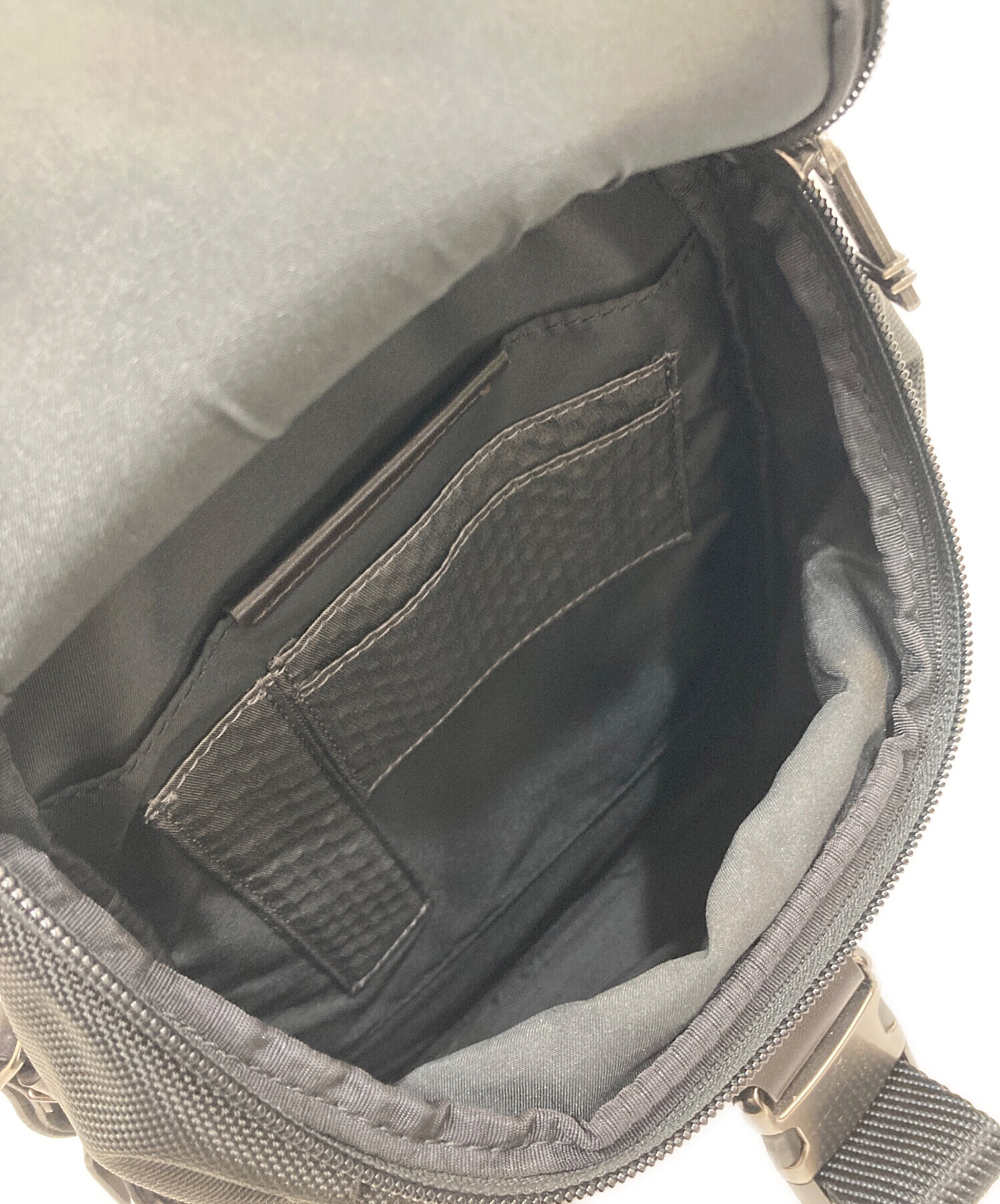 中古・古着通販】TUMI (トゥミ) Woodland Sling Bag 2 In 1 ブラック