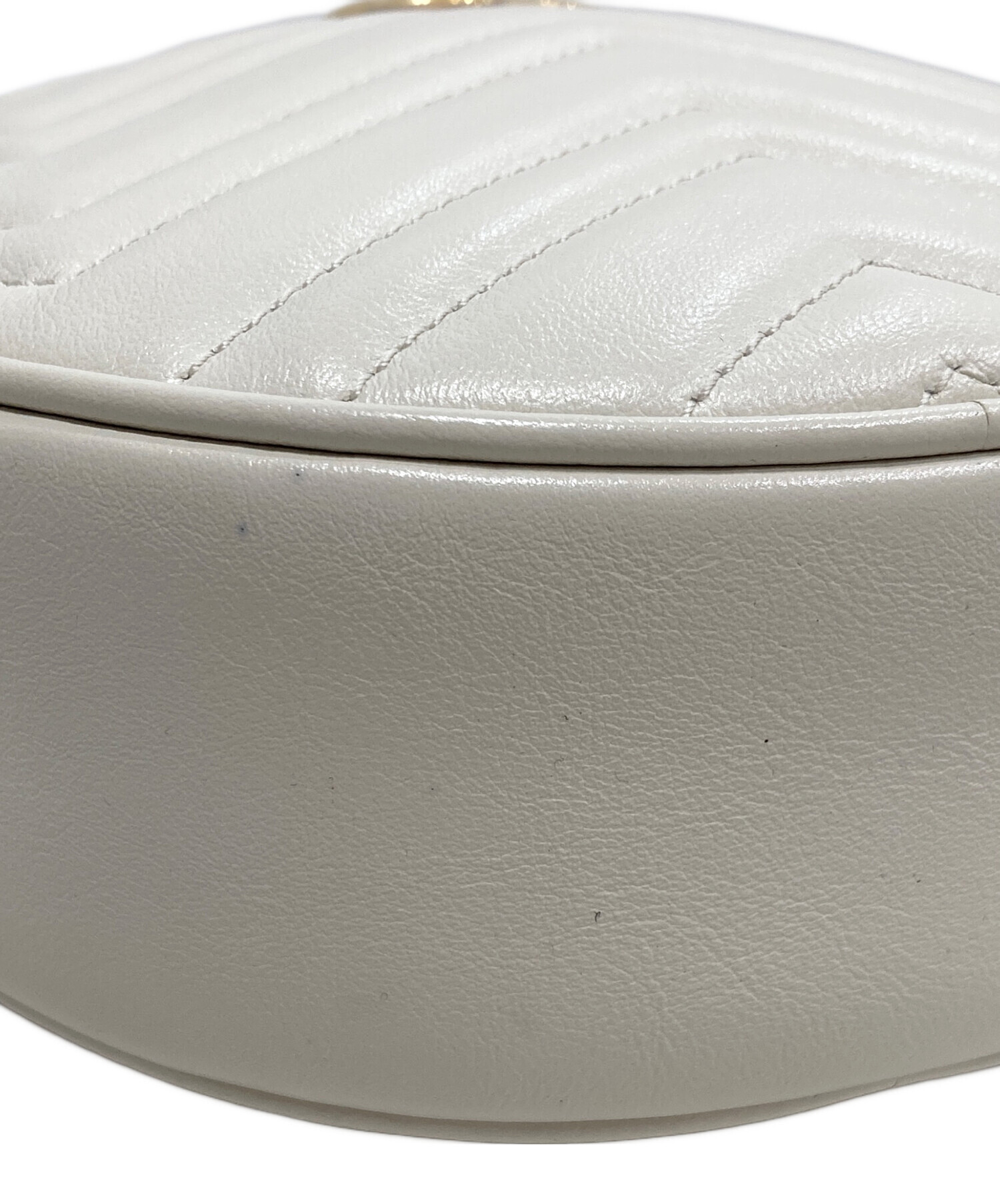 Gucci ホワイト ショルダーバッグ　ハンドバッグ 中古・古着通販】GUCCI (グッチ) ショルダーバッグ ホワイト｜ブランド