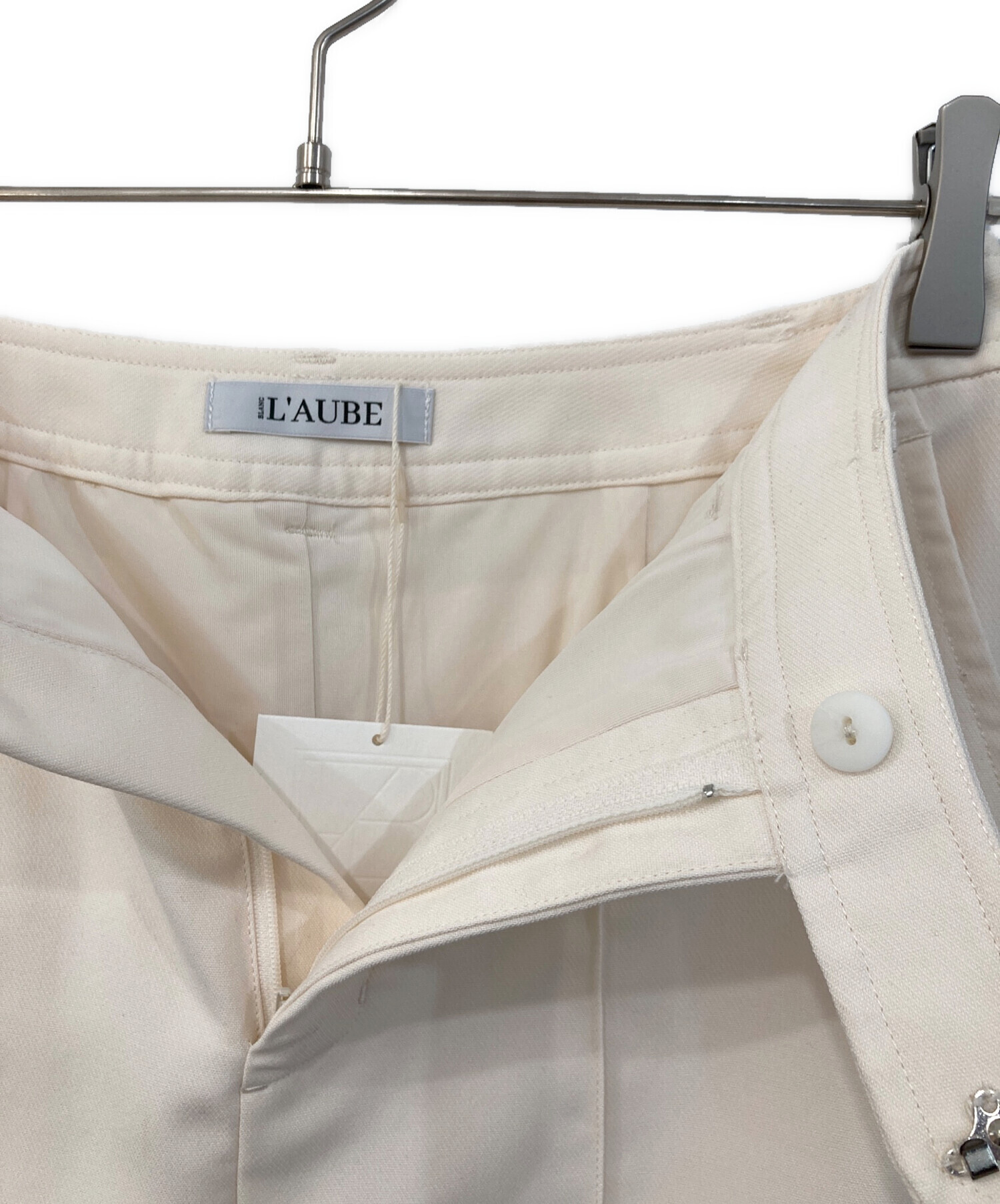 中古・古着通販】L'AUBE BLANC (ローブ ブラン) Front pin tuck pencil 中古・古着通販】L'AUBE BLANC (ローブ ブラン) Front pin tuck pencil
