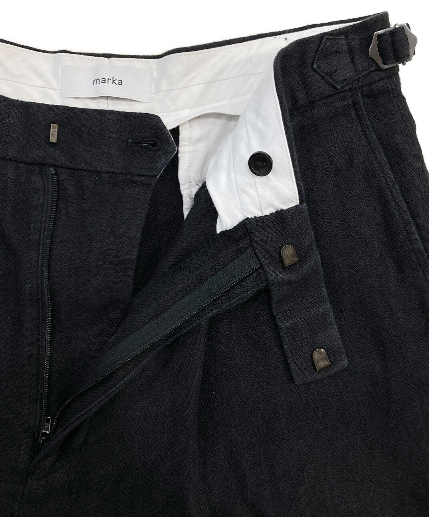 中古・古着通販】MARKA (マーカ) OFFICER TWO TUCK SHORTS/オフィサー