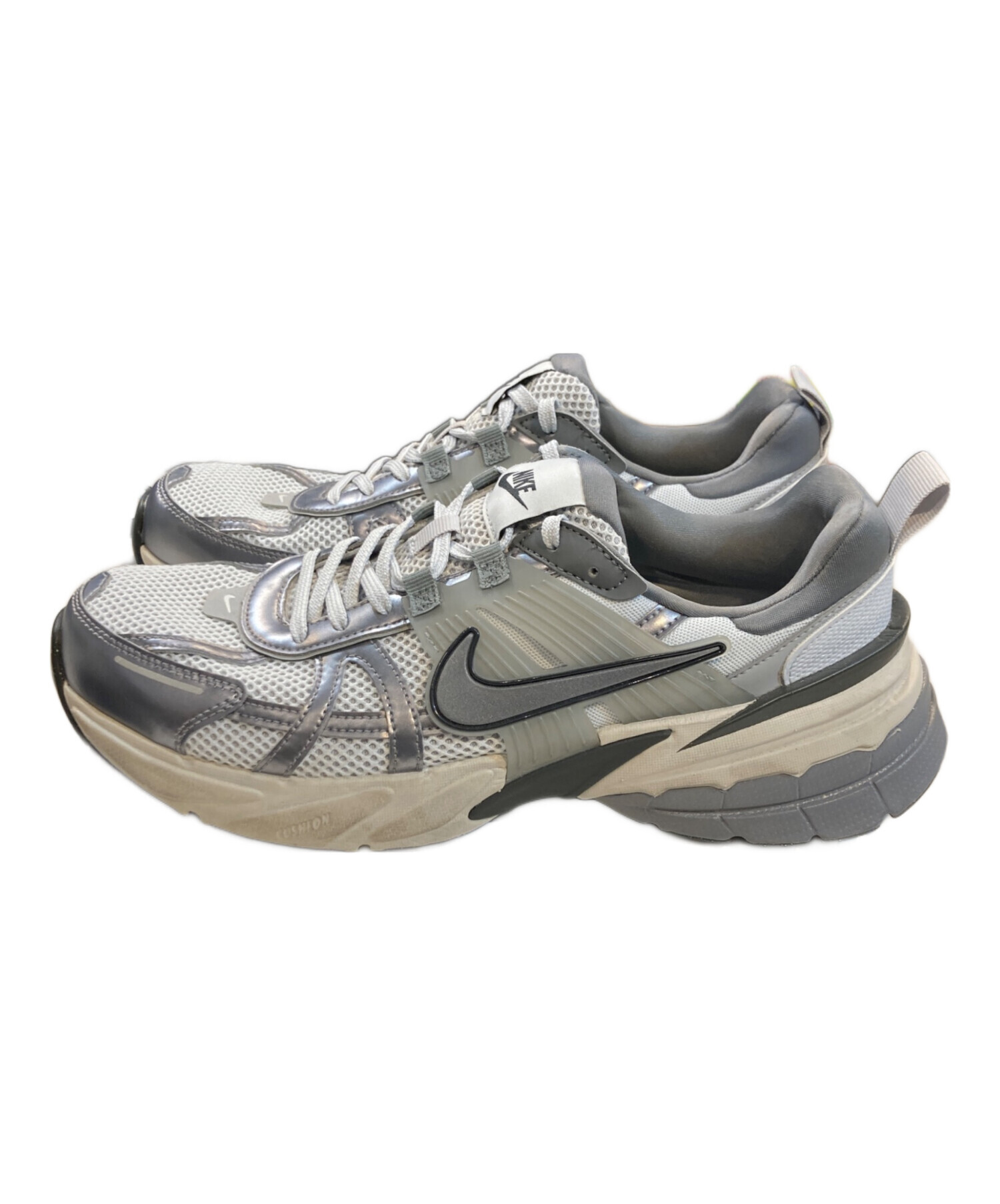 中古・古着通販】NIKE (ナイキ) emmi (エミ) W NIKE V2K RUN グレー