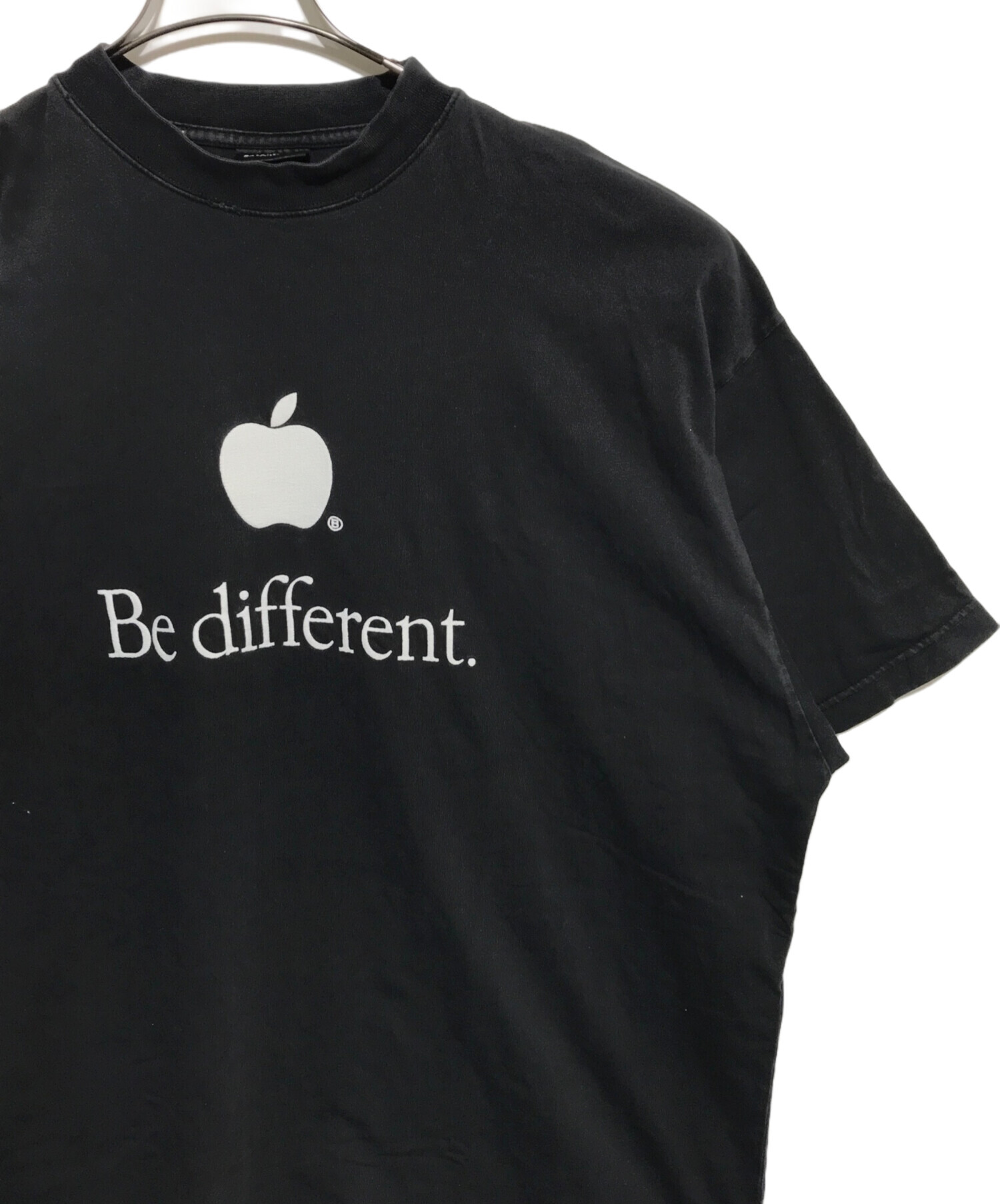 BALENCIAGA Be different Tシャツ Balenciaga Men's Be Different T-Shirt in Black/White Balenciaga