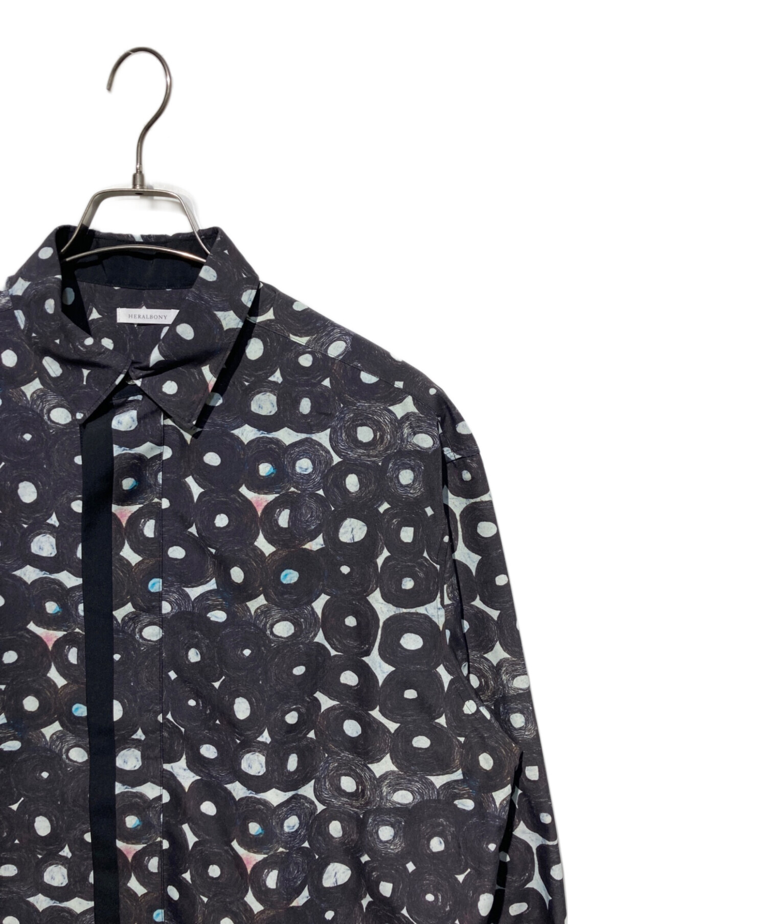 ヘラルボニー 黒丸柄シャツ 中古・古着通販】HERALBONY (ヘラルボニー) デザインシャツ(フライ