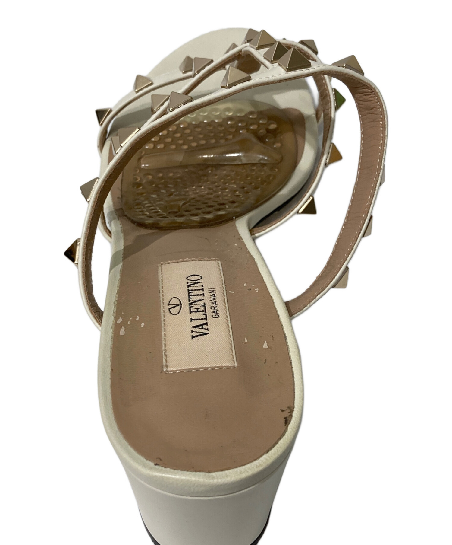 【専用】VALENTINO スタッズ付きベージュサンダル 中古・古着通販】VALENTINO GARAVANI (ヴァレンティノ・ガラヴァーニ