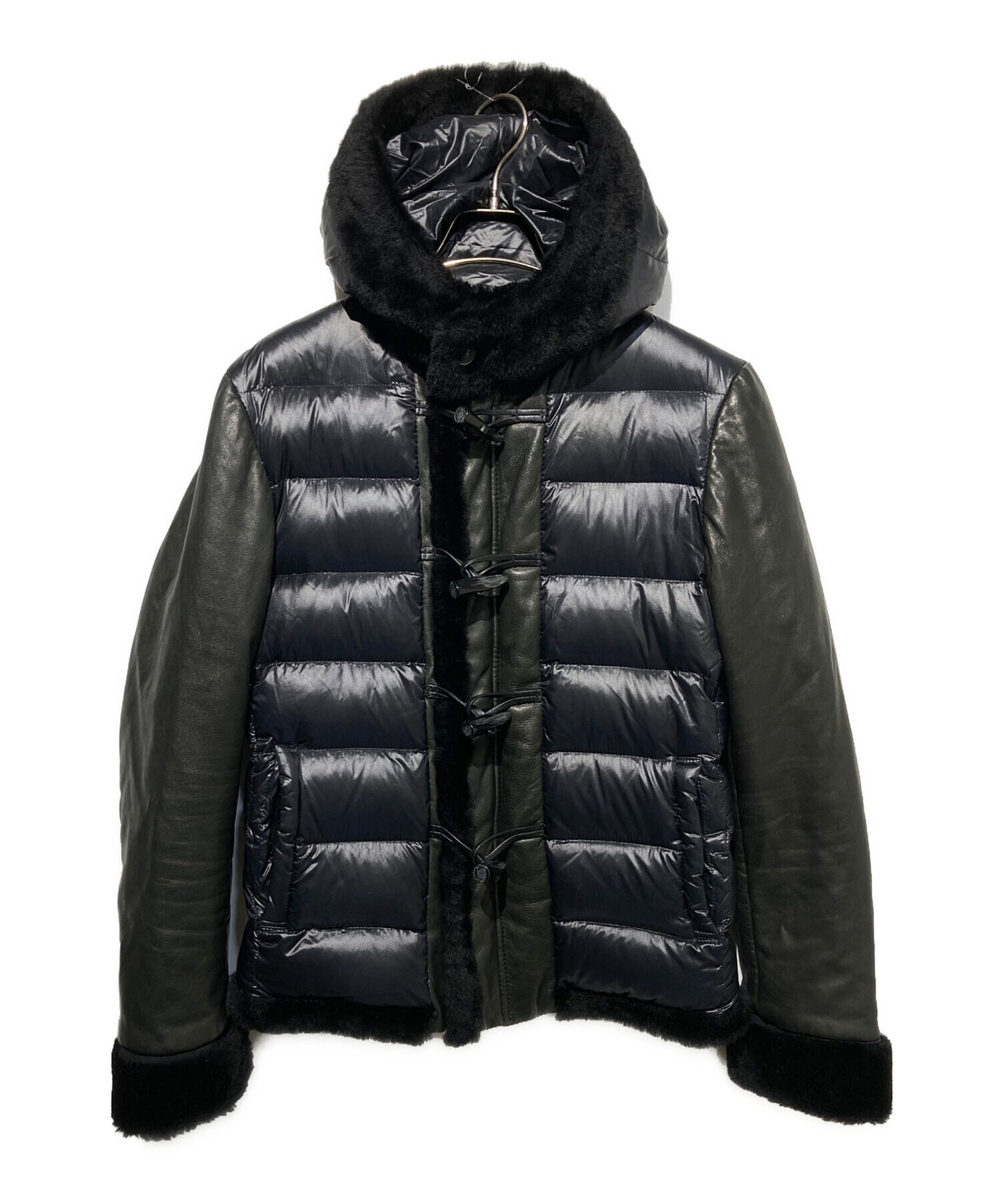 美品EMMETI エンメティ ニットスリーブムートンダウン 袖ブラック×カモフラ 中古・古着通販】EMMETI (エンメティ) FERNANDO ムートン切替ダウン