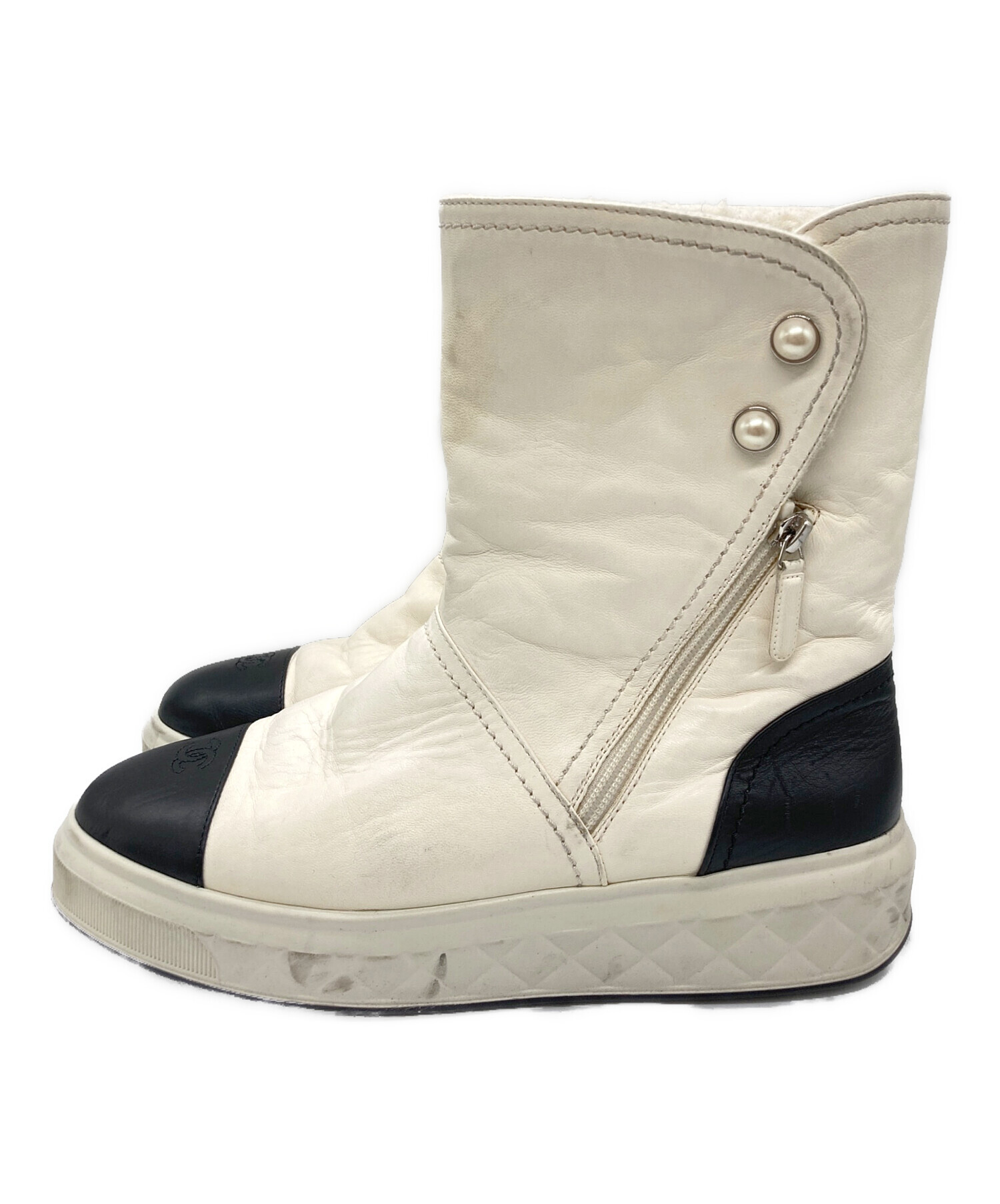 中古・古着通販】CHANEL (シャネル) ムートンブーツ ホワイト サイズ