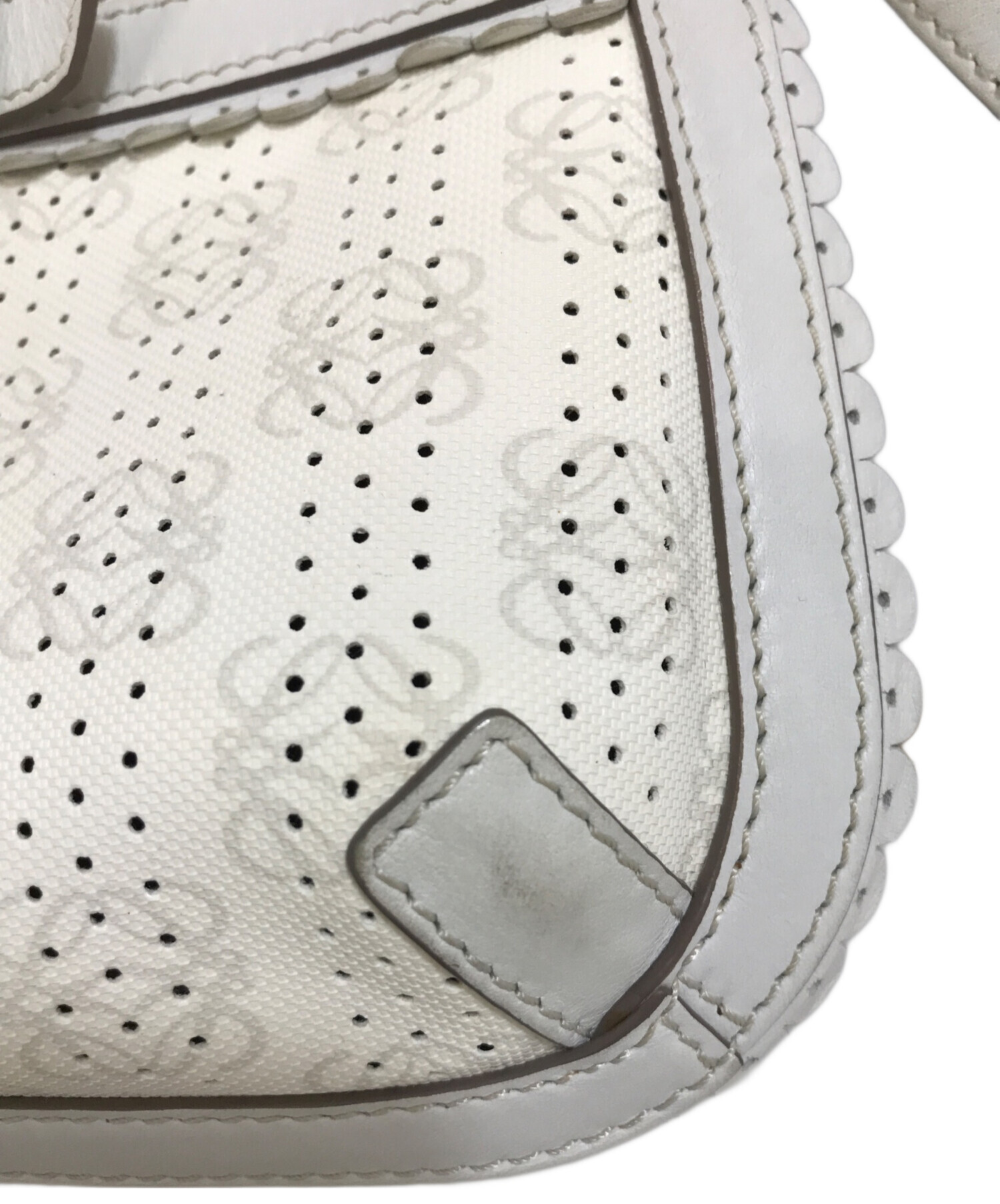 中古・古着通販】LOEWE (ロエベ) ショルダーバッグ ホワイト｜ブランド 