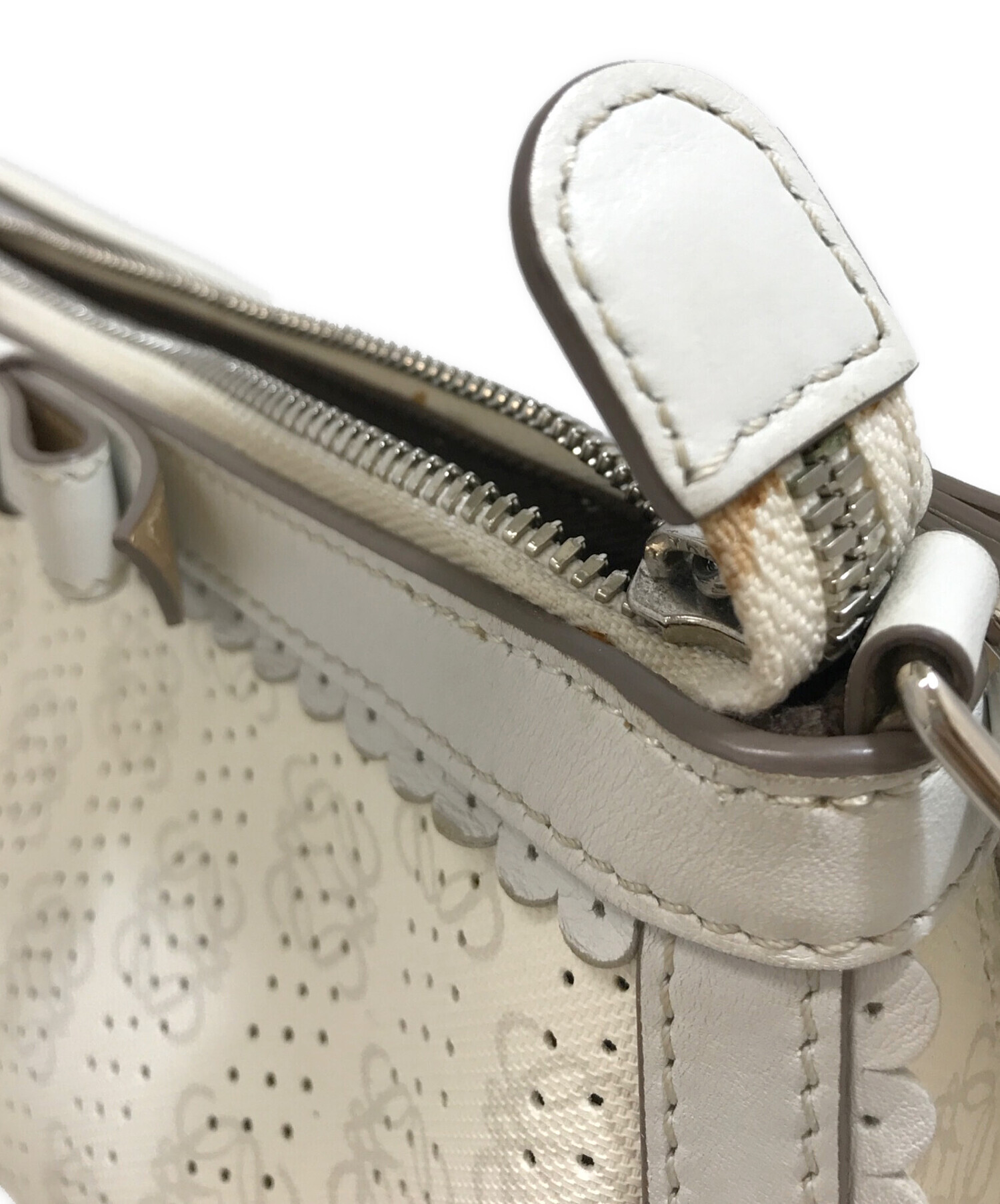 中古・古着通販】LOEWE (ロエベ) ショルダーバッグ ホワイト｜ブランド 
