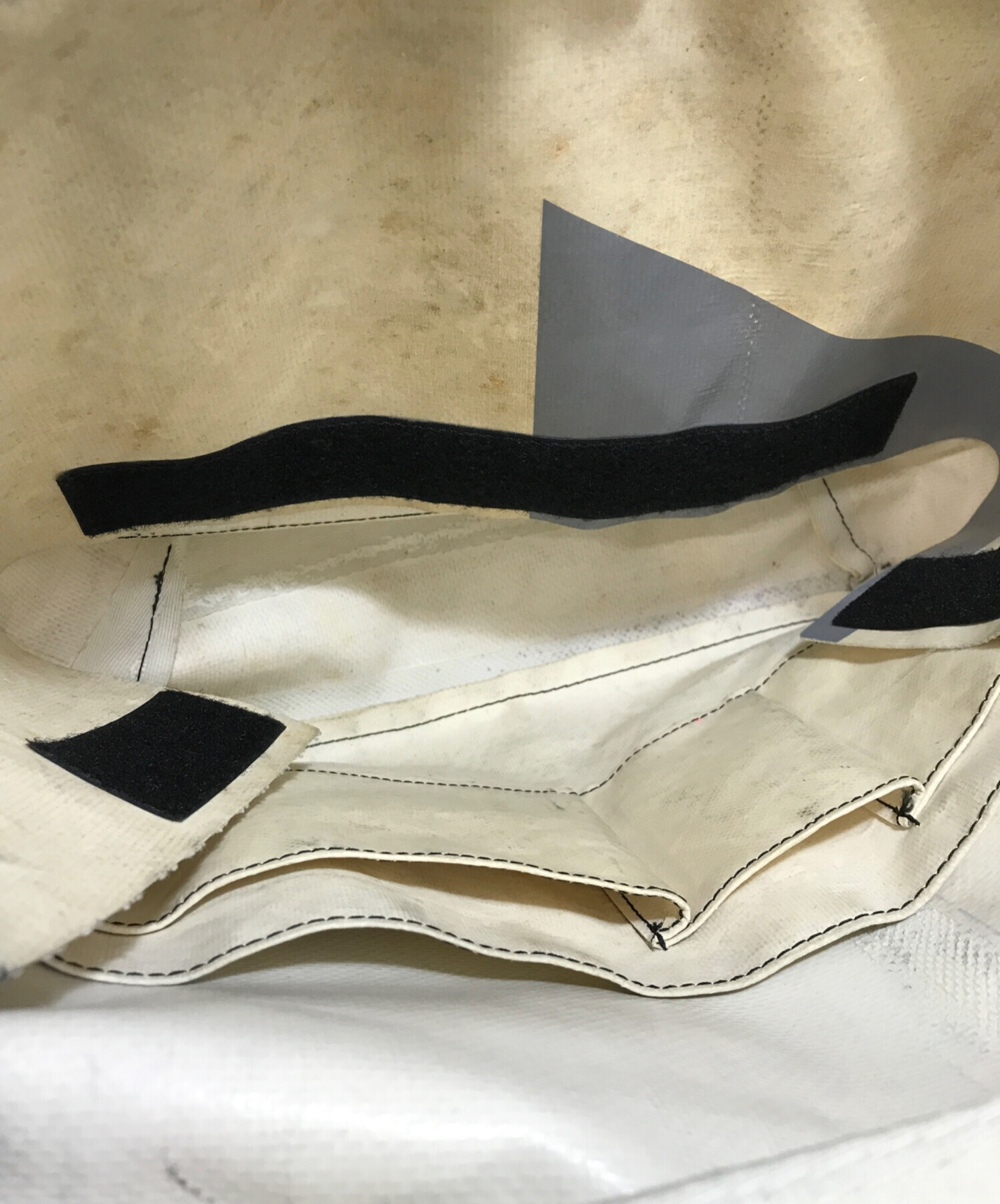 【定番】 フライターグ メッセンジャー 白 リサイクル 黒 モノトーン フライターグというブランドの沼と、調べても出てこない細かい話などを