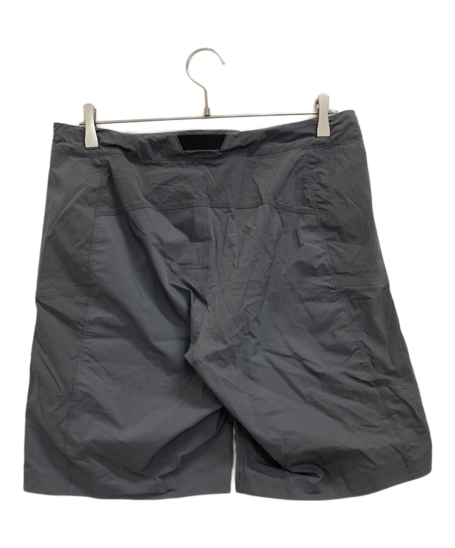 ARC’TERYX ナイロンショートパンツ グレー ARC'TERYXのショートパンツ – moderate