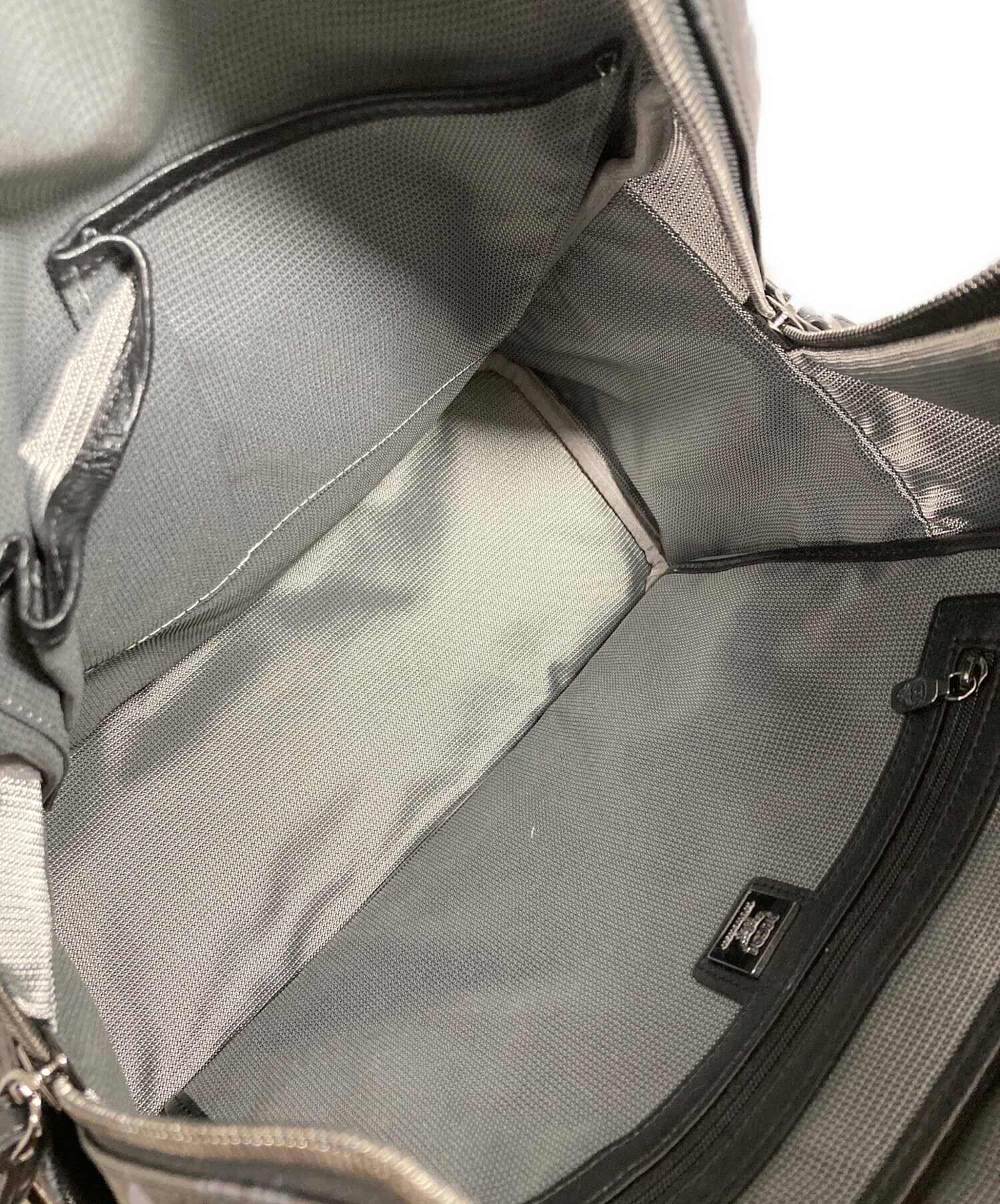 中古・古着通販】MCM (エムシーエム) STARK サイドスタッズ バック