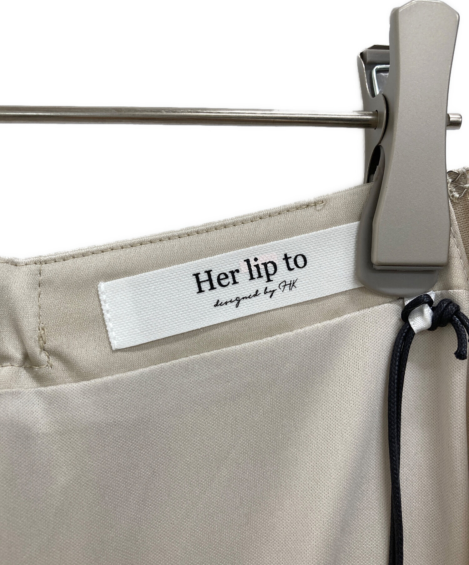 中古・古着通販】Her lip to (ハーリップトゥ) Asymmetry Hem Satin