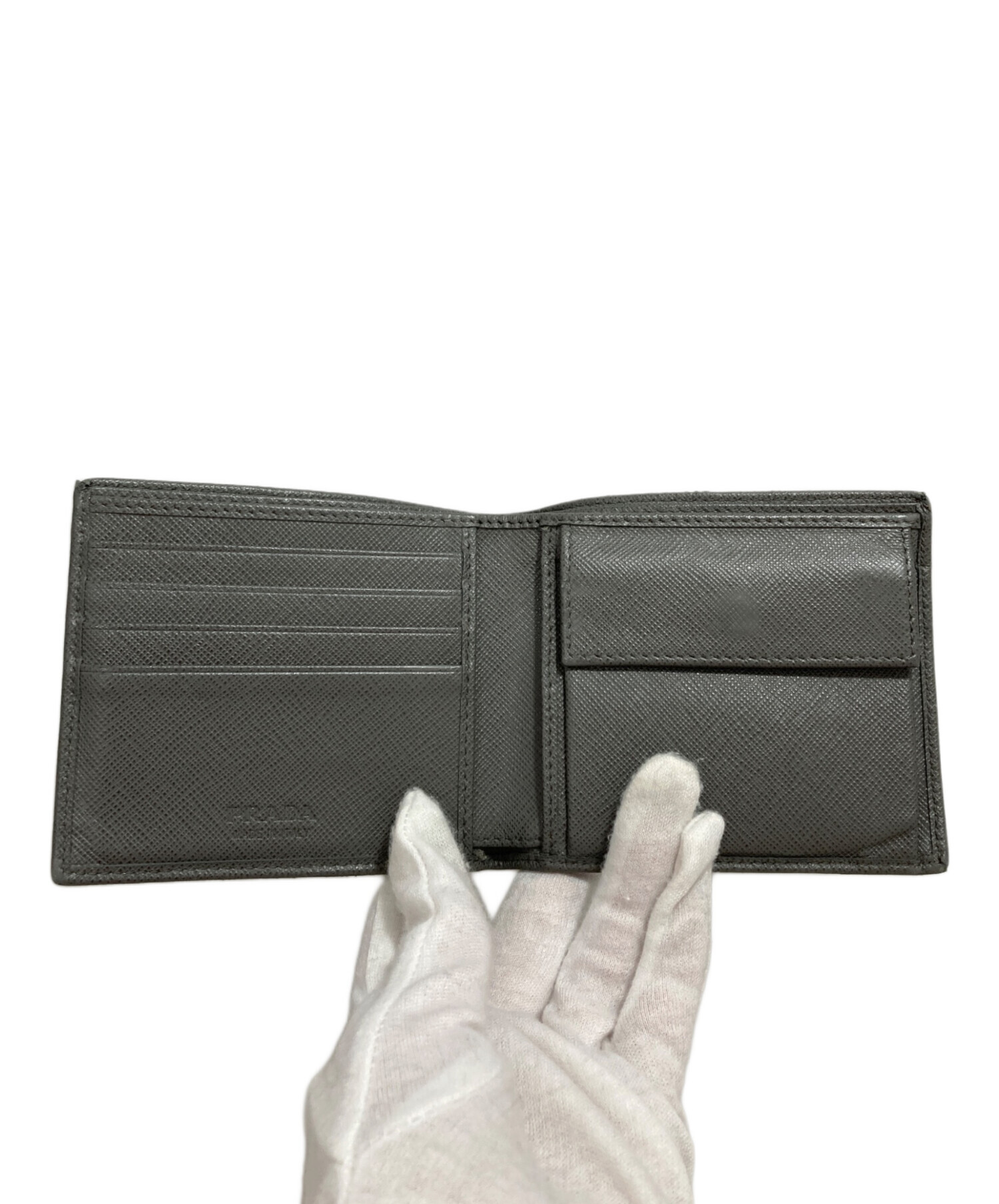 中古・古着通販】PRADA (プラダ) 2つ折り財布 グレー｜ブランド・古着 