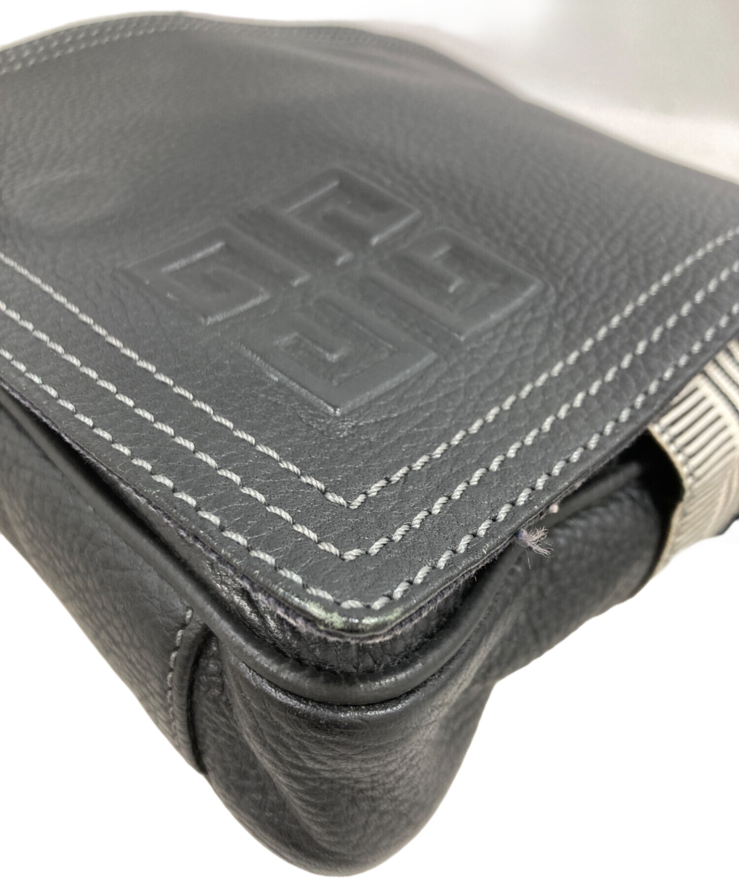 中古・古着通販】GIVENCHY (ジバンシィ) エンボスロゴ レザー