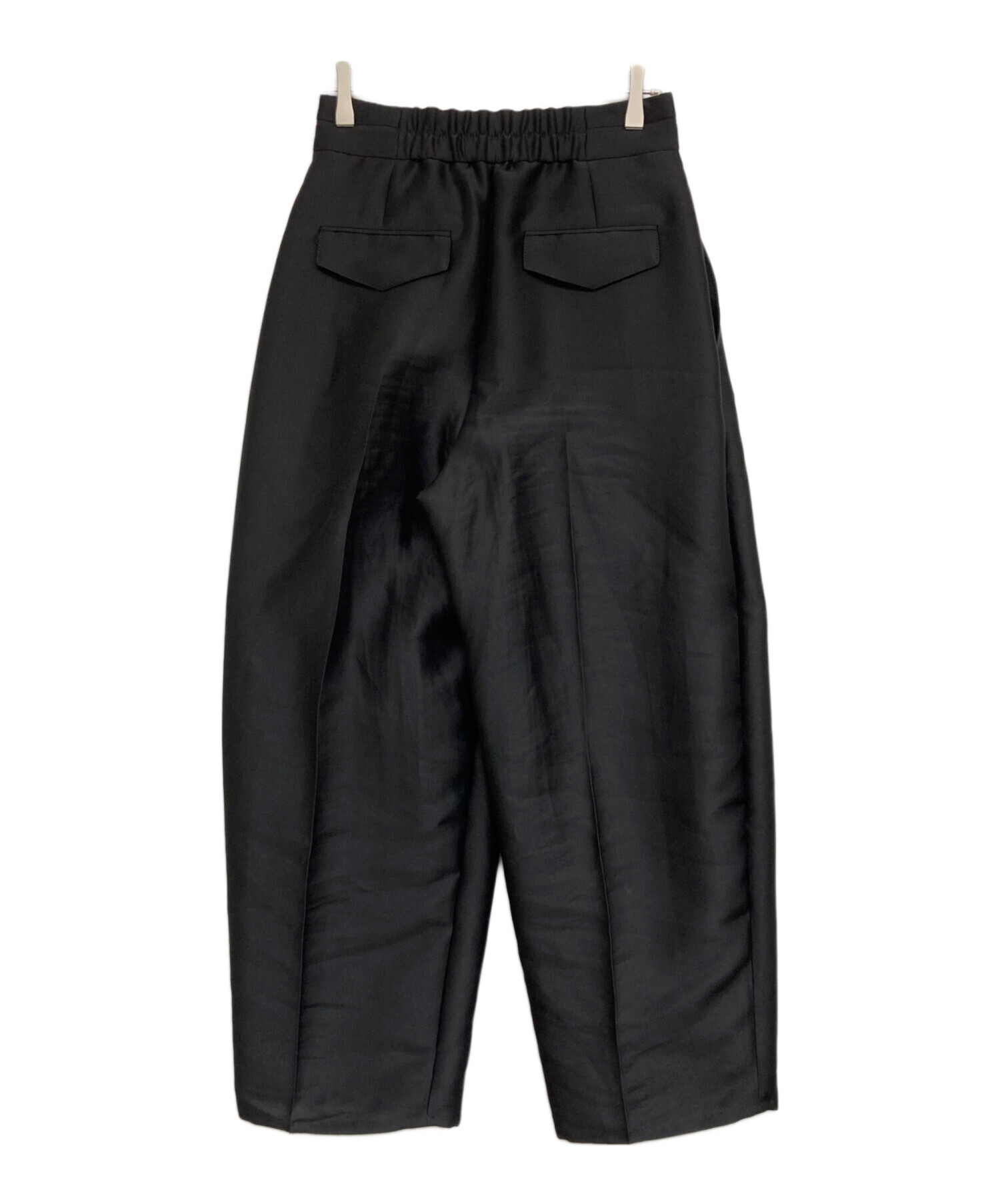【完売/新品タグ付き】ADORE テックギャバハーフパンツ 38黒 定価3.5万 中古・古着通販】ADORE (アドーア) シルキーダブルクロスパンツ