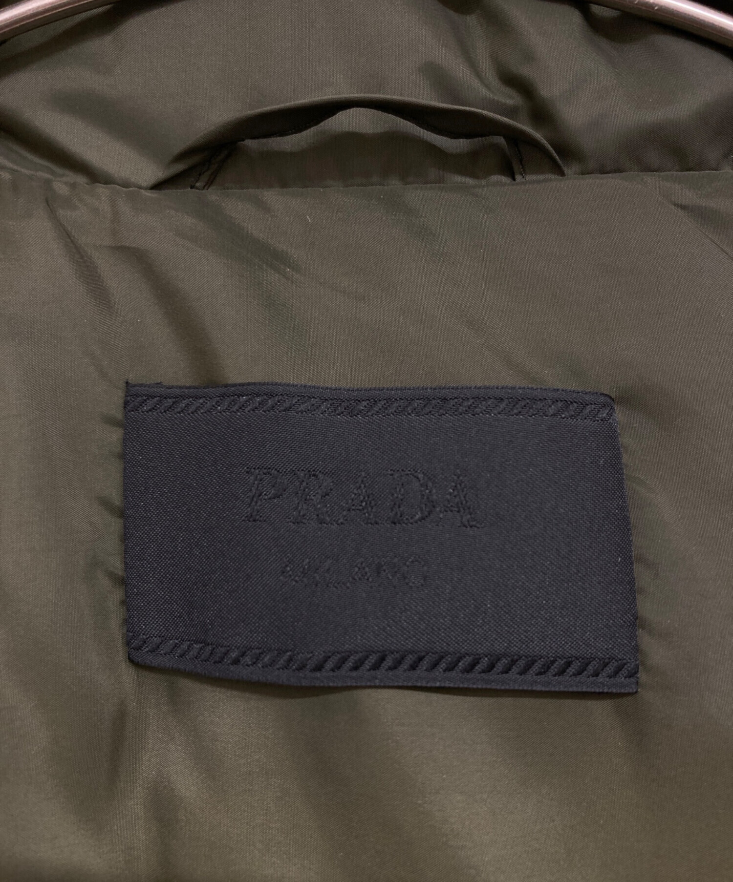 5932【希少カラー】プラダ☆袖三角プレートロゴ入りダウン スモーク