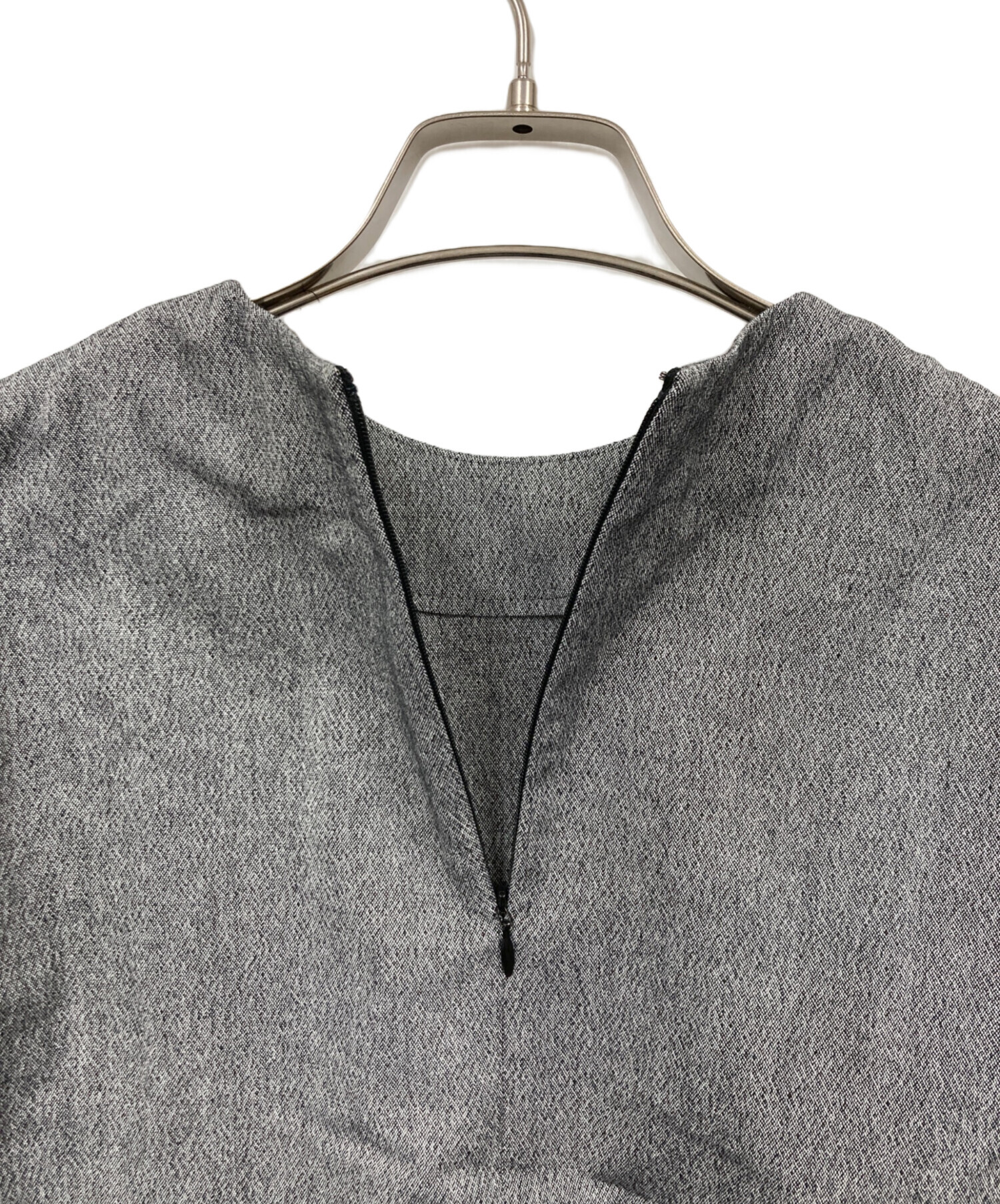 【美品】ローヘンlohenボキシーラインクロップド　ロンT 中古・古着通販】LOHEN (ローヘン) ボキシーラインビックロンT グレー