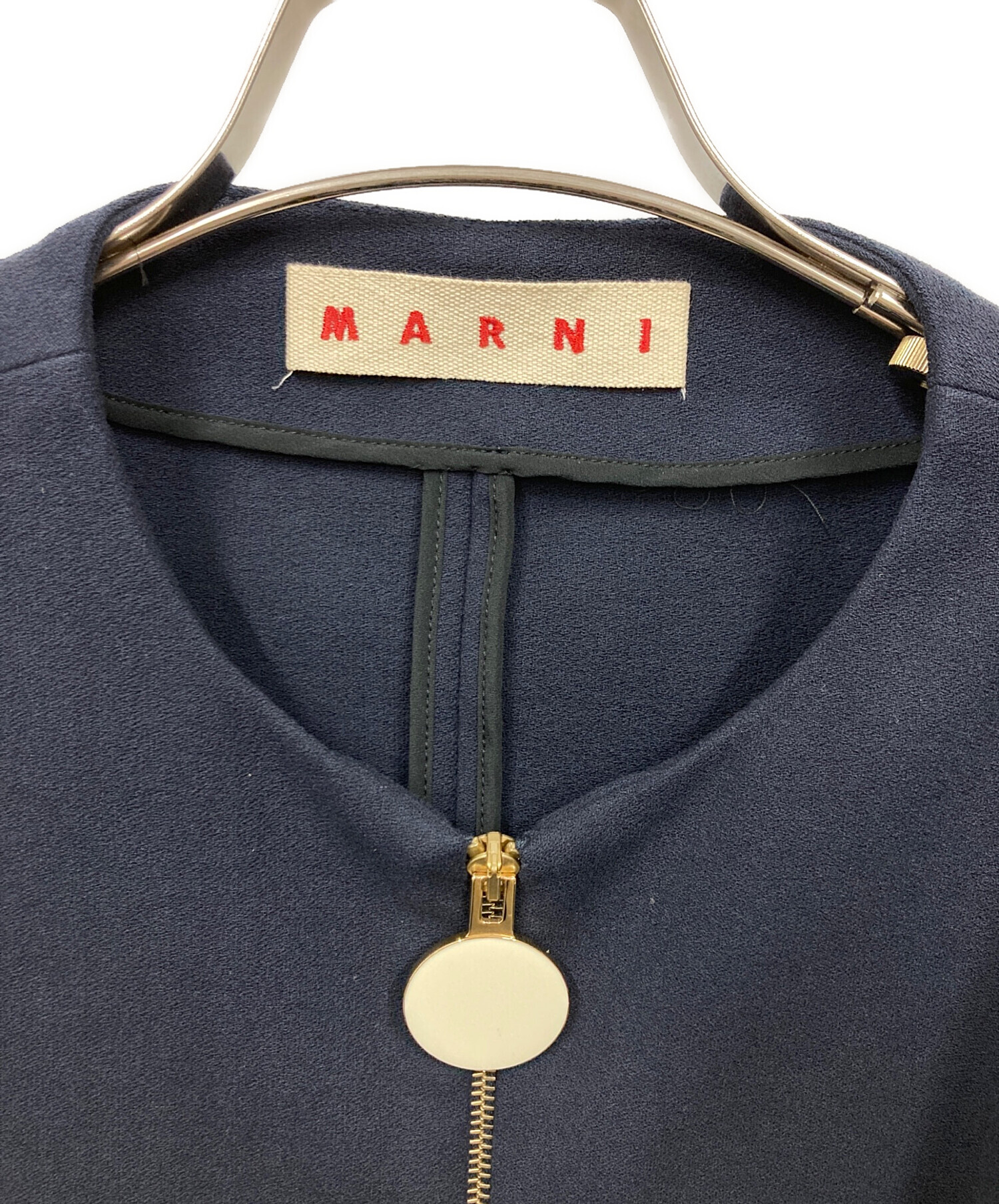 MARNI マルニ サングラス  紺 【古着】【中古】【送料無料】 買取金額20％UPキャンペーン中!!】MARNIマルニのサングラスのご紹介