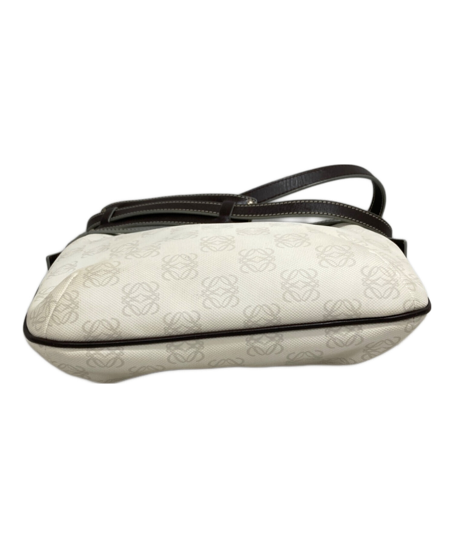 LOEWE アナグラム ショルダーバッグ ホワイト 中古・古着通販】LOEWE (ロエベ) アナグラムショルダーバッグ ホワイト