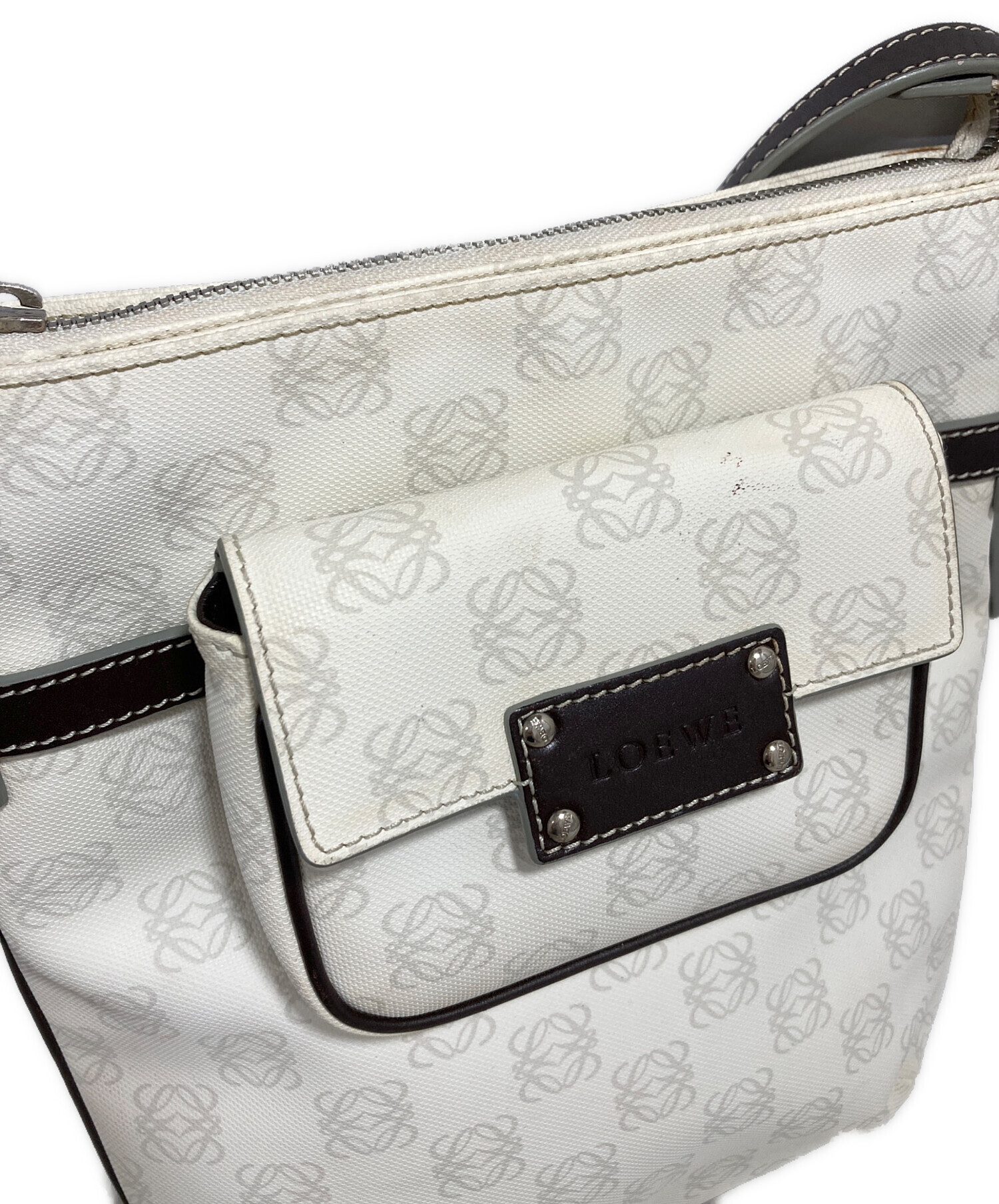 中古・古着通販】LOEWE (ロエベ) アナグラムショルダーバッグ ホワイト