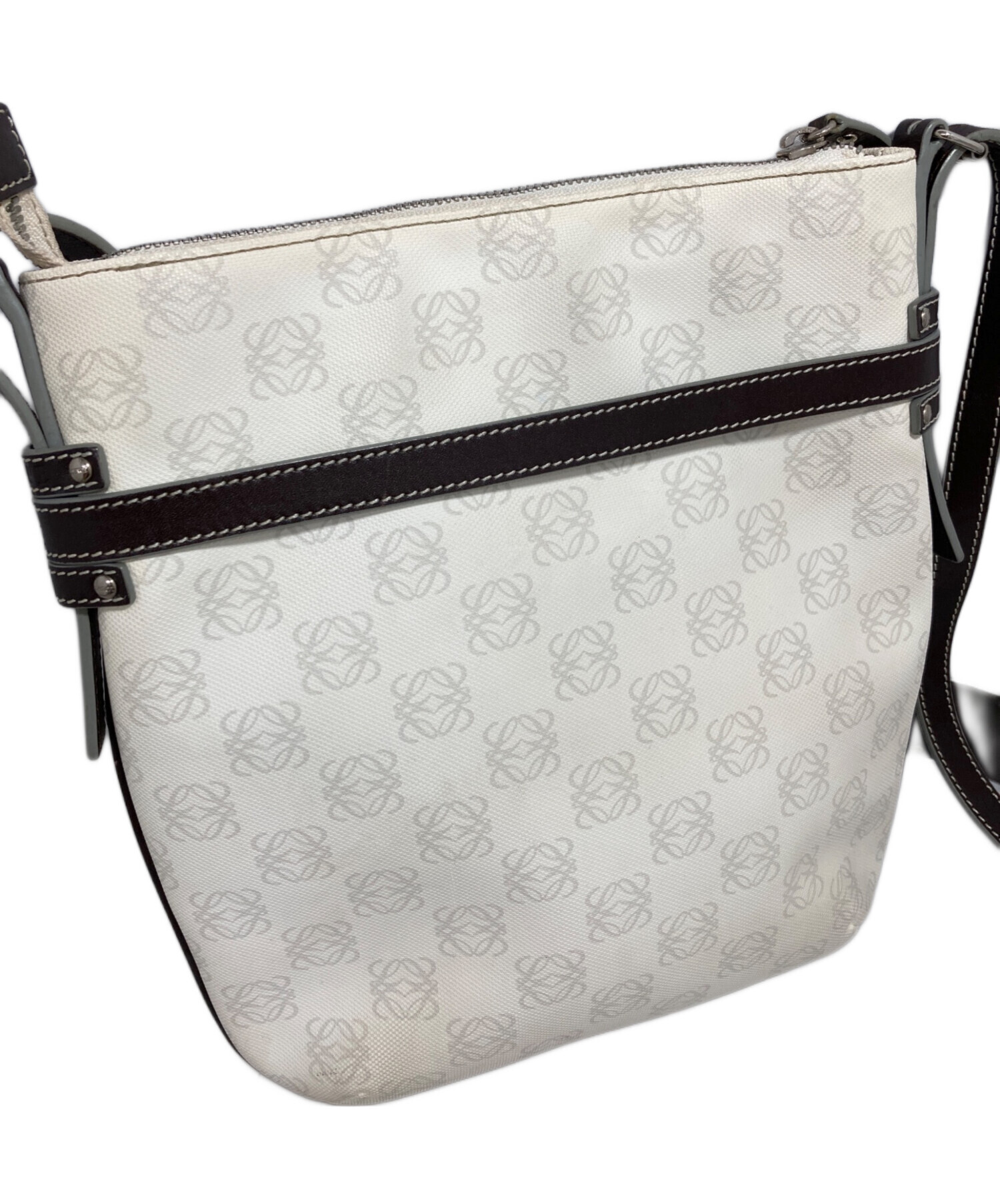 中古・古着通販】LOEWE (ロエベ) アナグラムショルダーバッグ ホワイト