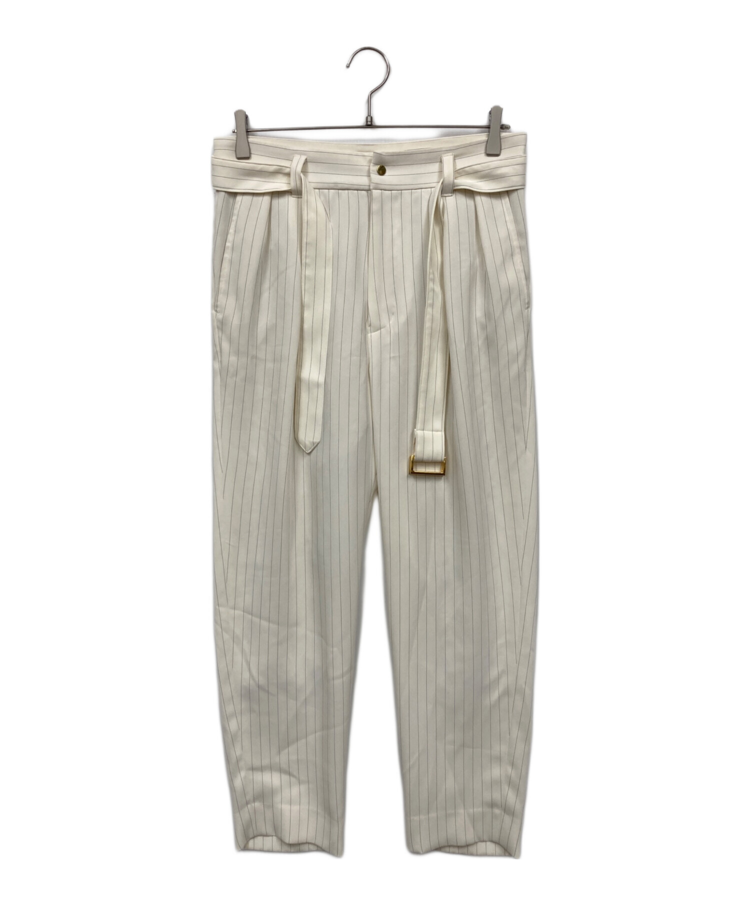 CULLNI ストライプ ベルト付きパンツ 中古・古着通販】CULLNI (クルニ) ベルト付ストライプパンツ ホワイト