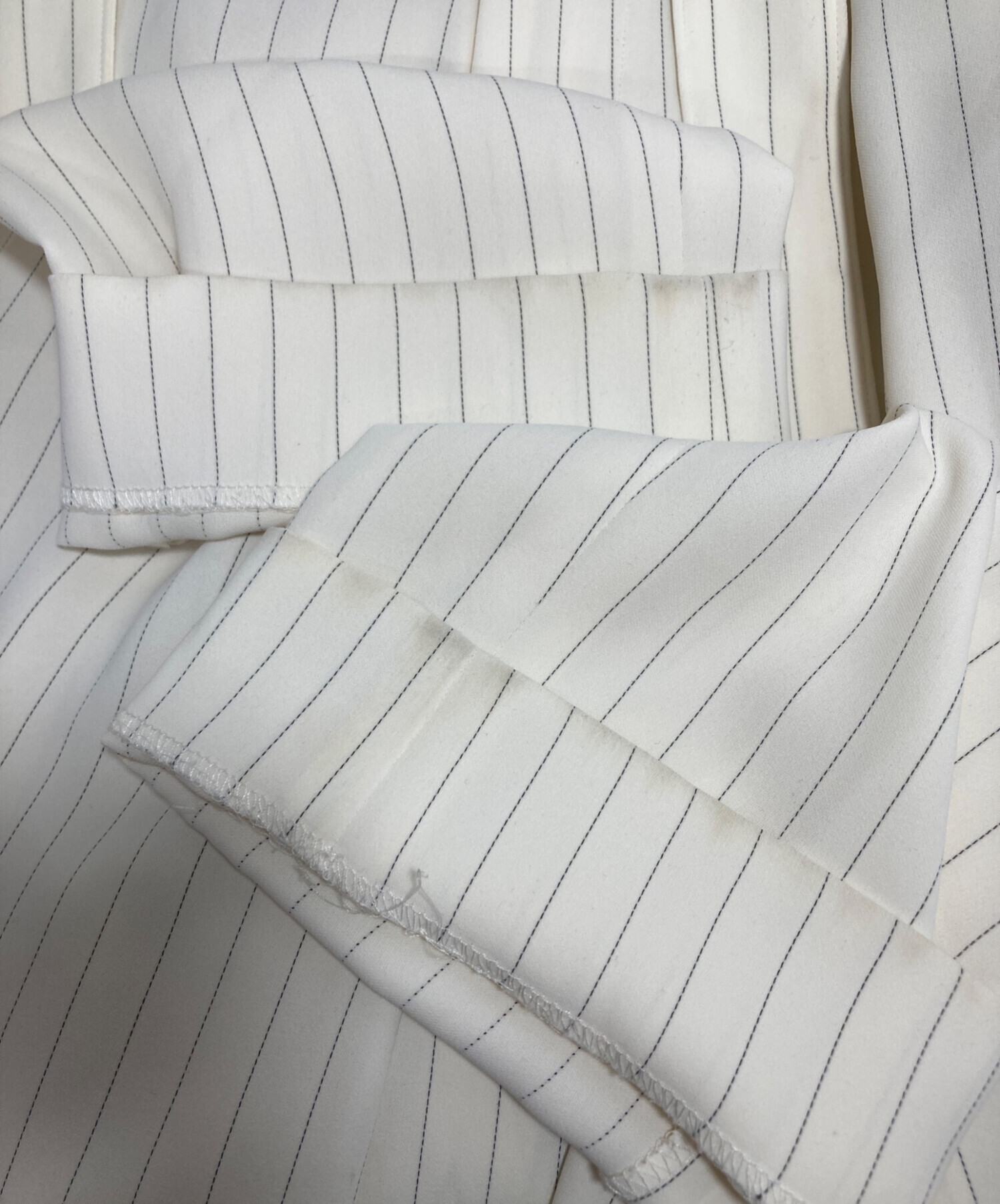 中古・古着通販】CULLNI (クルニ) ベルト付ストライプパンツ ホワイト