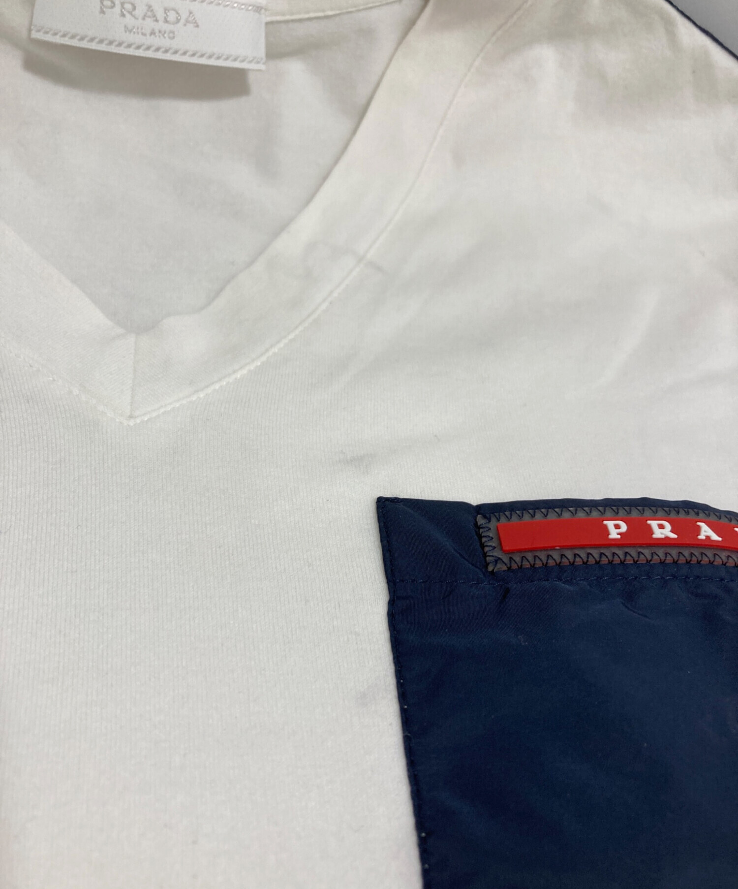 中古・古着通販】PRADA (プラダ) VネックTシャツ ホワイト サイズ:XS