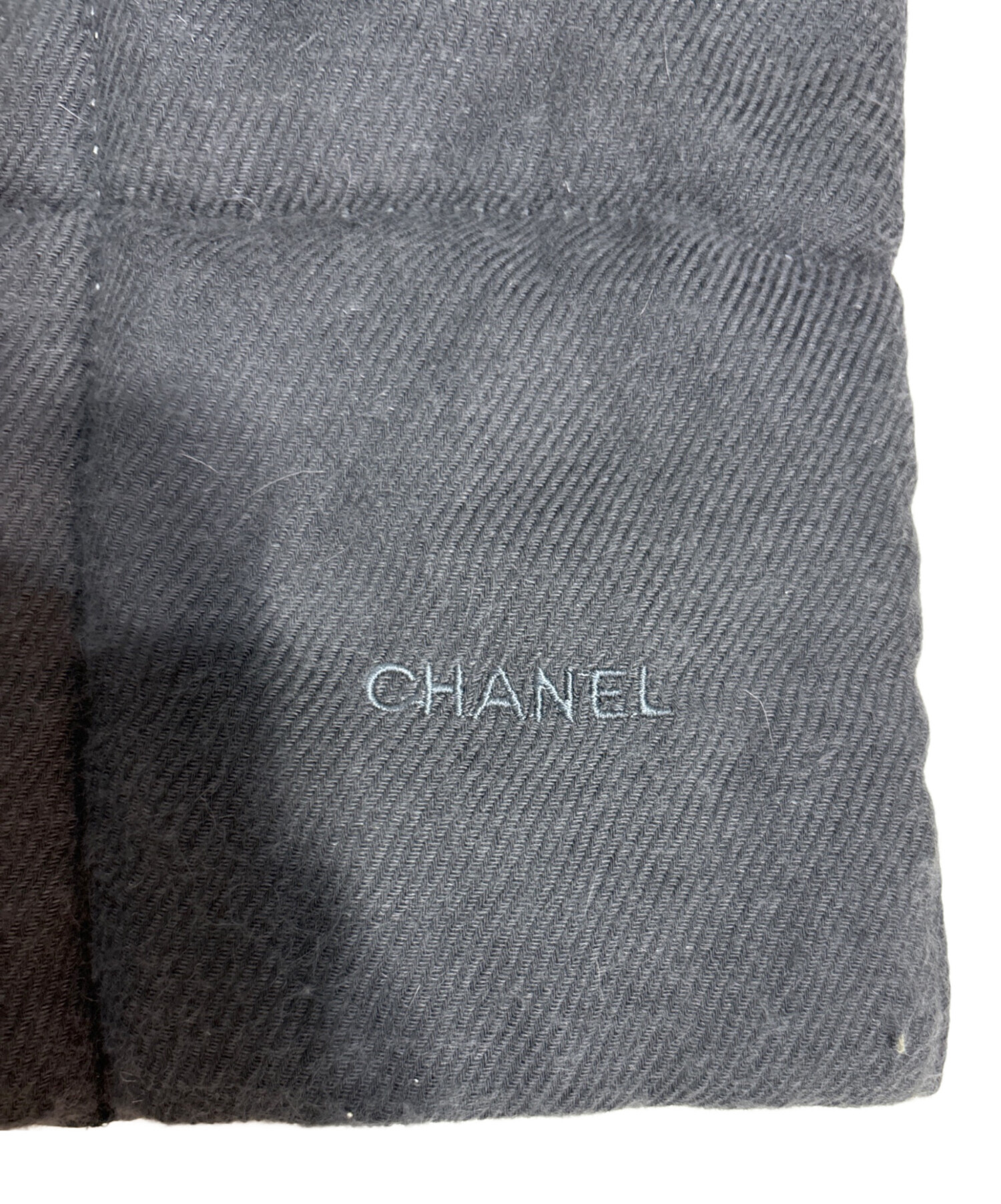 CHANEL グレー系 マフラー ロゴ入り Chanel グレー ロゴ入り マフラー
