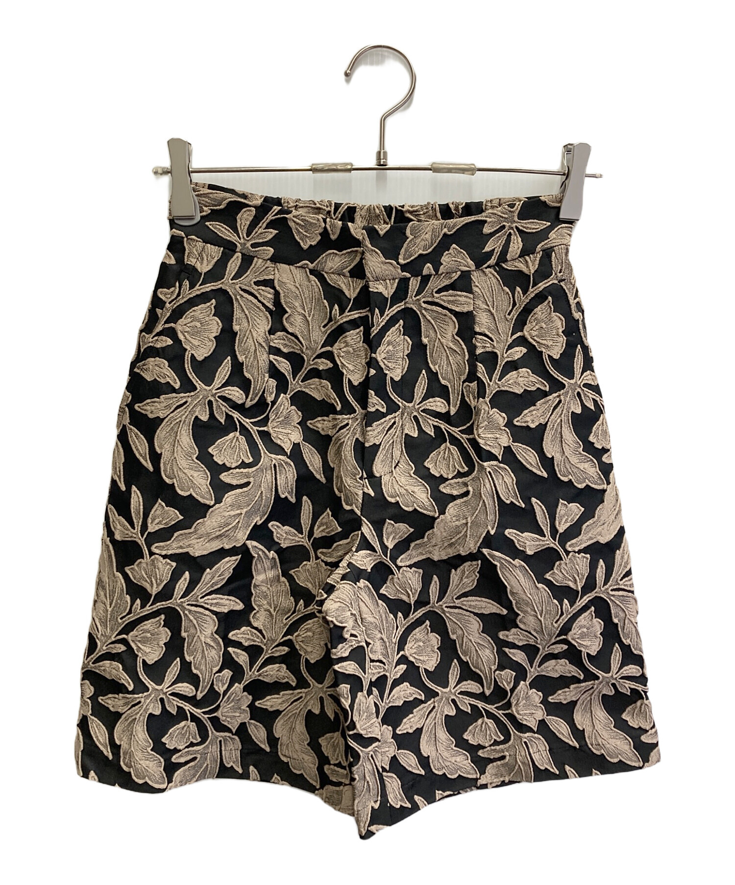 中古・古着通販】louren (ローレン) flower jacquard half pants 中古・古着通販】louren (ローレン) flower jacquard half pants