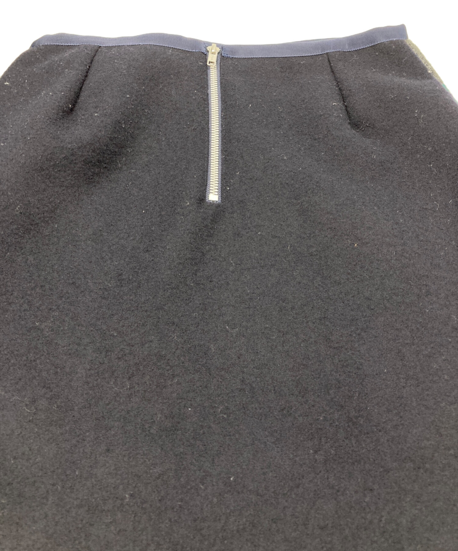 sacai/サカイ、切り替えラップフレアスカート、ネイビー、ウール、２サイズ サカイ sacai フレアスカート ひざ丈 変形 切替 ドッキング 1 紺