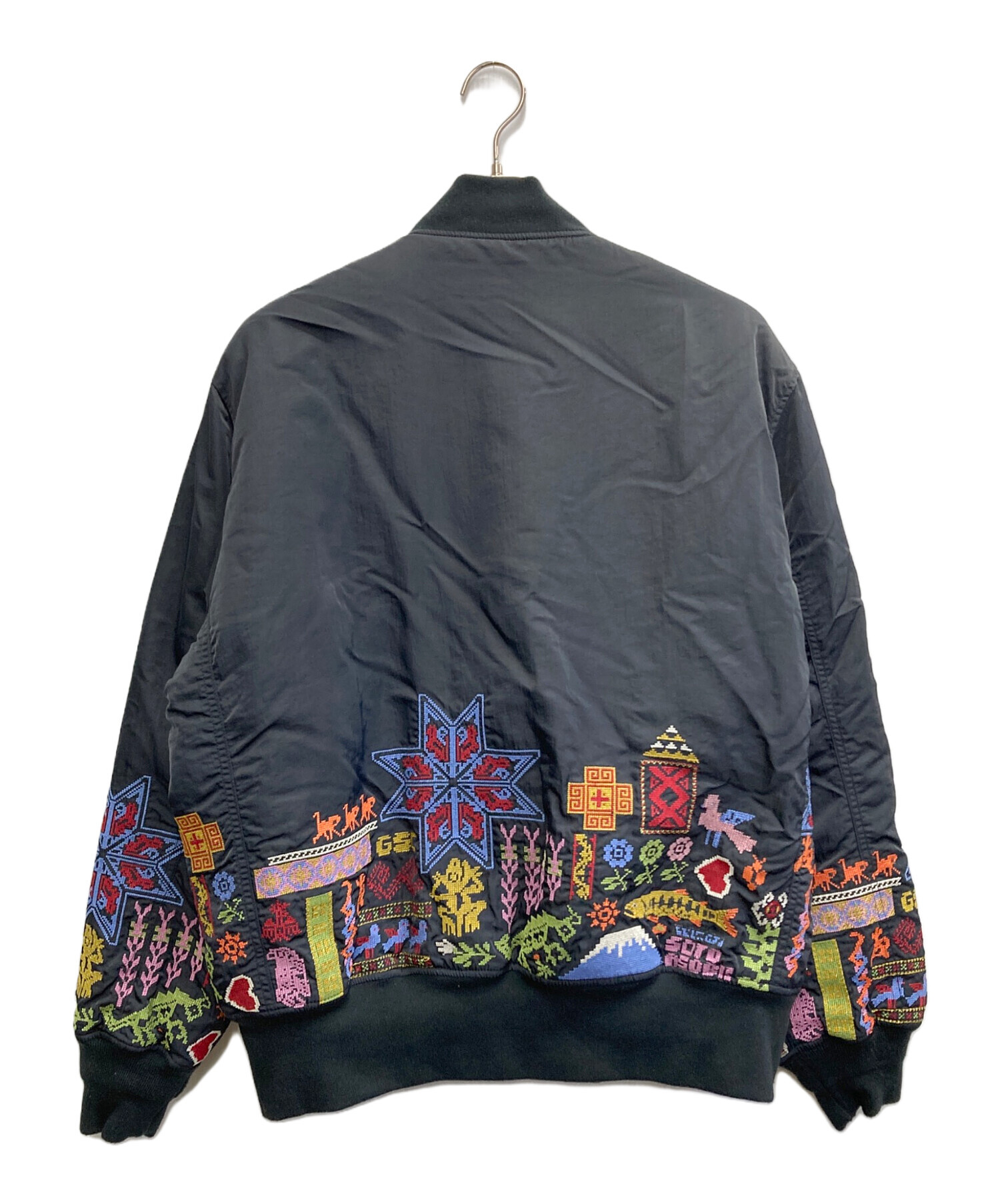希少 go slow caravan×ウルトラマン 総柄 ナイロンジャケット 中古・古着通販】go slow caravan (ゴースローキャラバン) ナイロン