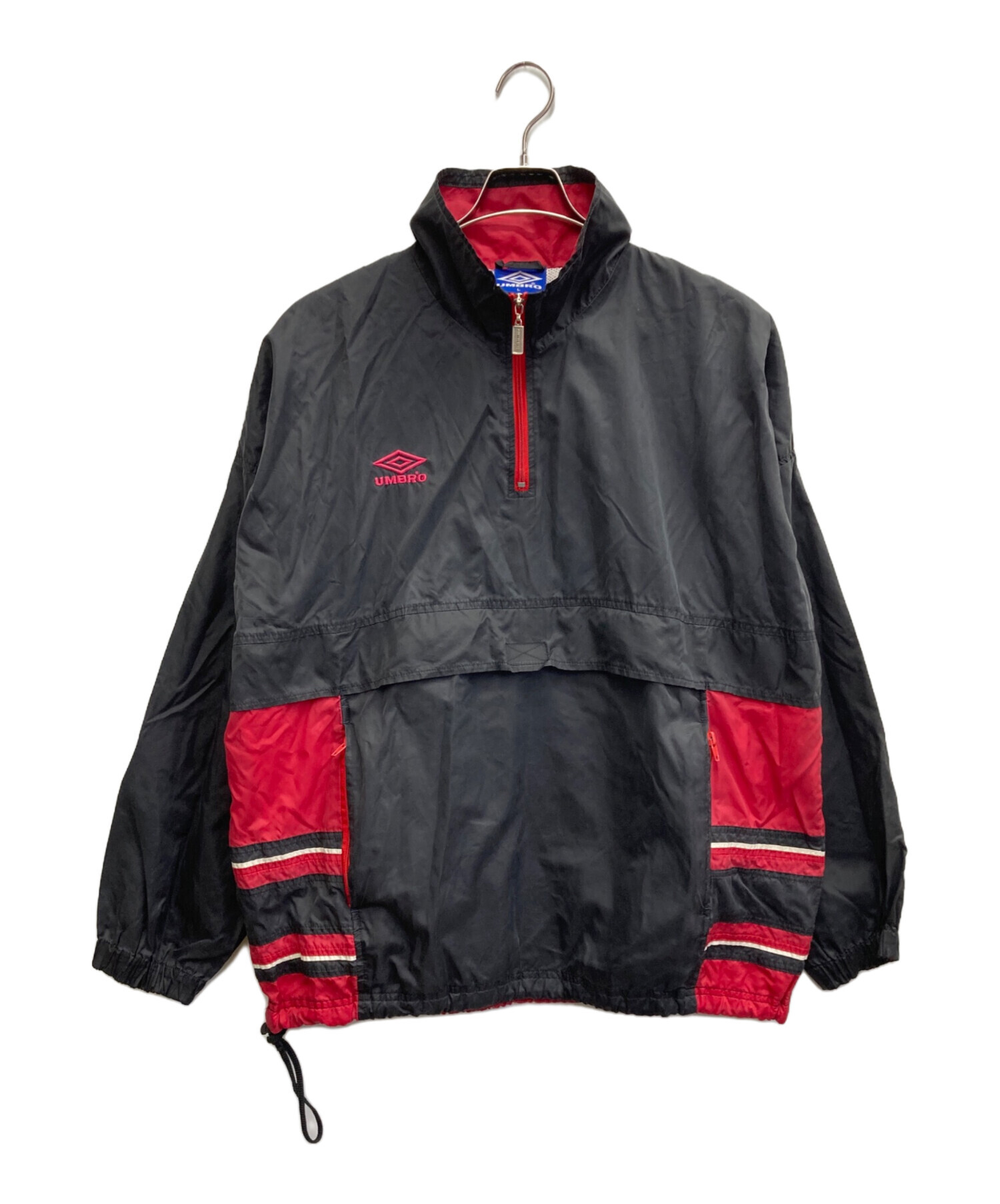 【値下げ】umbro ジャージ 黒/赤 中古・古着通販】UMBRO (アンブロ) プルオーバーナイロンジャケット