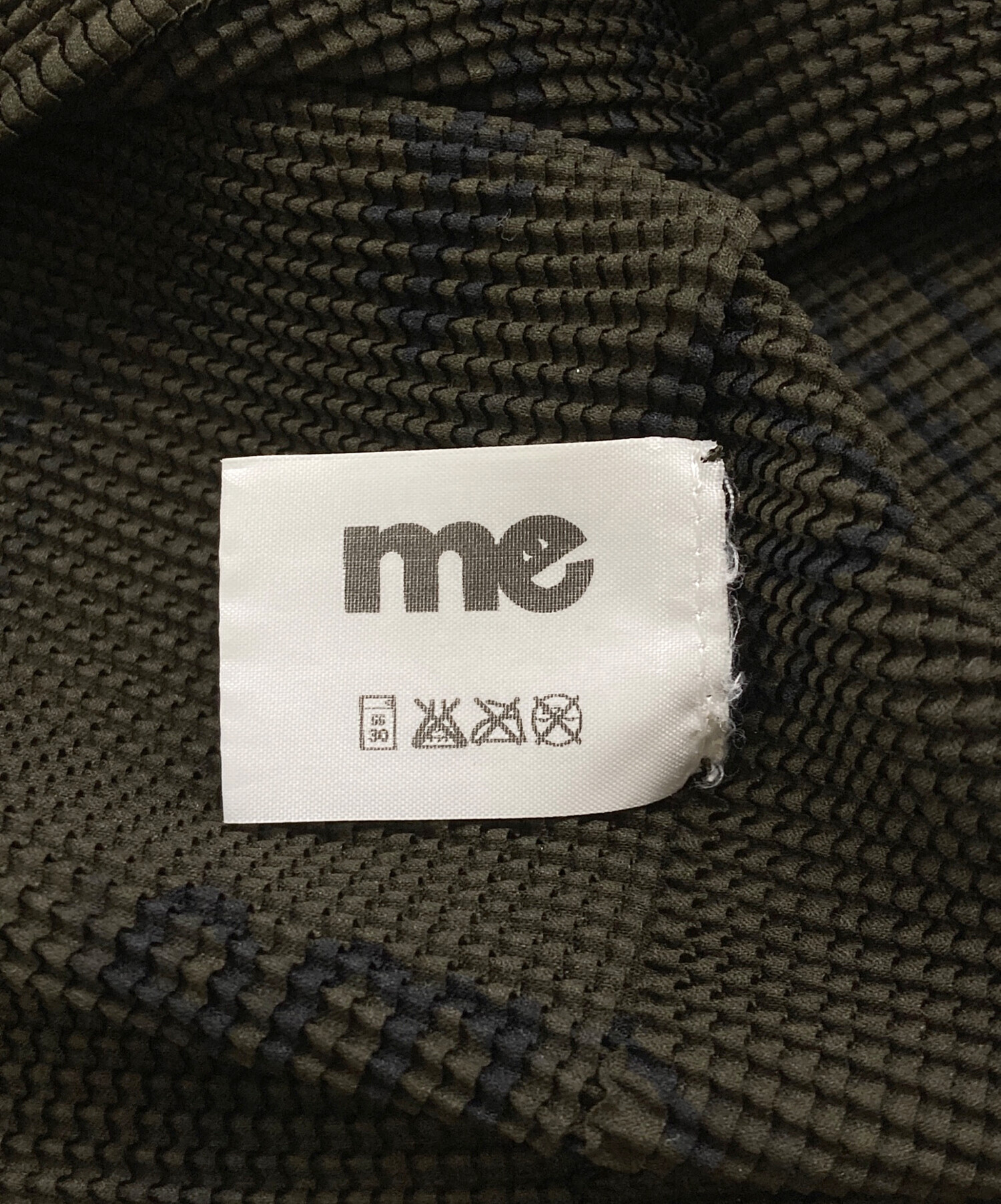 me ISSEY MIYAKE ミーイッセイミヤケ ストール  黒 【古着】【中古】【送料無料】 中古・古着通販】me ISSEY MIYAKE (ミーイッセイ ミヤケ) タック