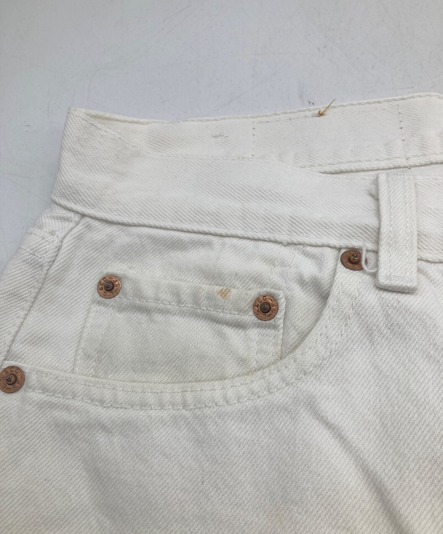 ハ*ー様 希少‼️ 90s LEVI’S PLAYBOY ホワイトデニムパンツ 中古・古着通販】LEVI'S (リーバイス) 90'Sホワイトデニムパンツ