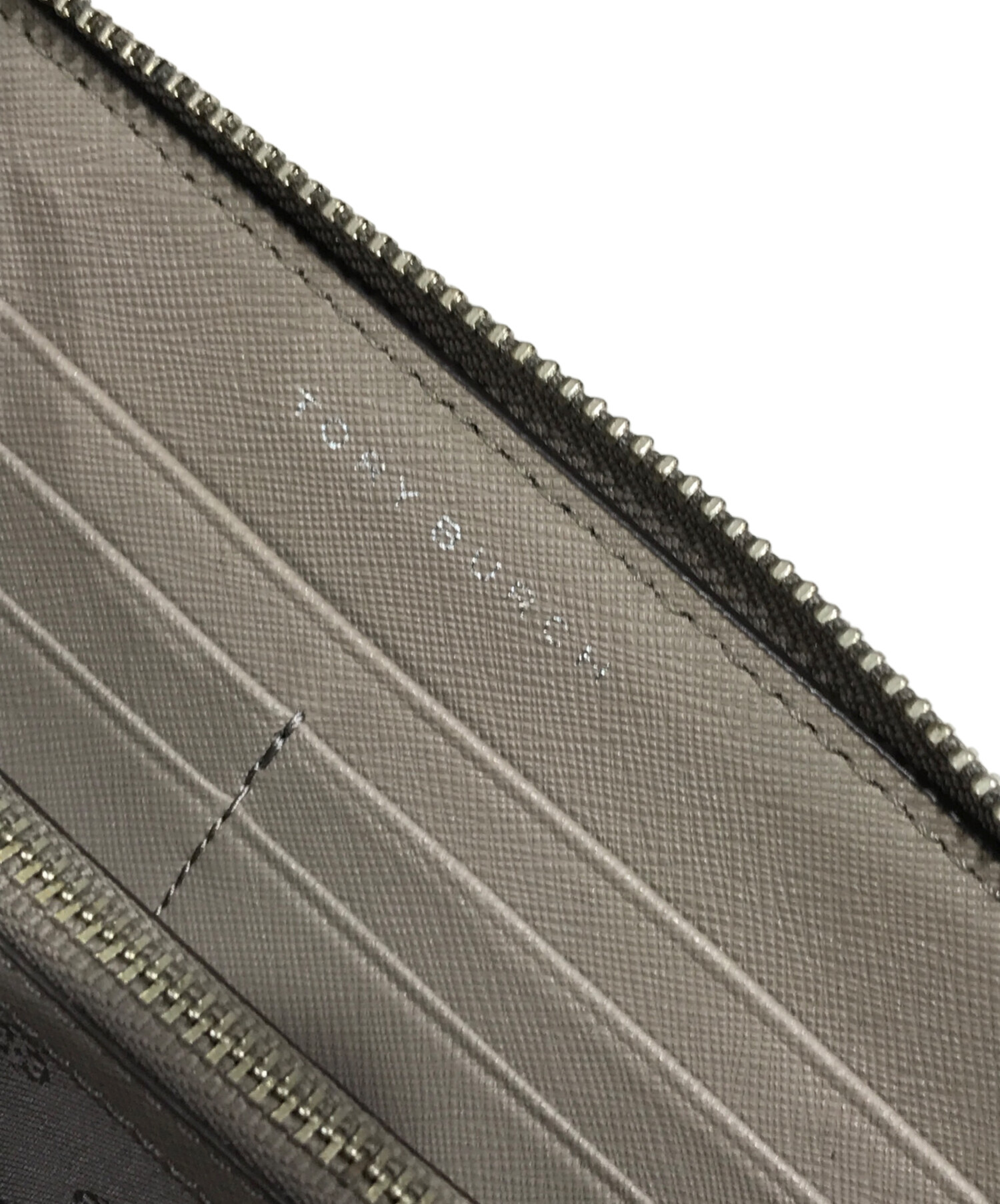 中古・古着通販】TORY BURCH (トリーバーチ) 長財布 ベージュ 中古・古着通販】TORY BURCH (トリーバーチ) 長財布 ベージュ