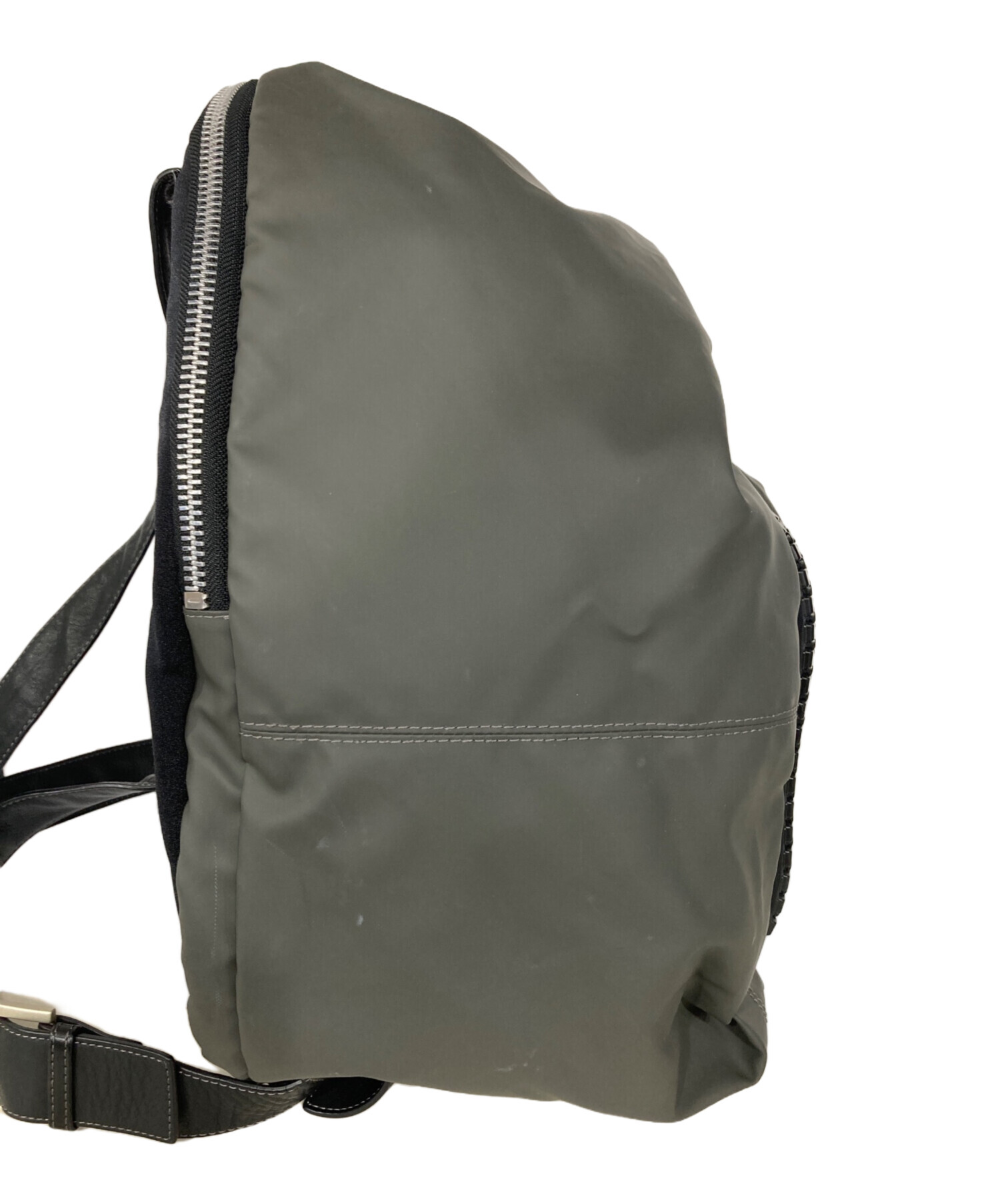 中古・古着通販】kawa-kawa (カワカワ) でかチャックリュック グレー