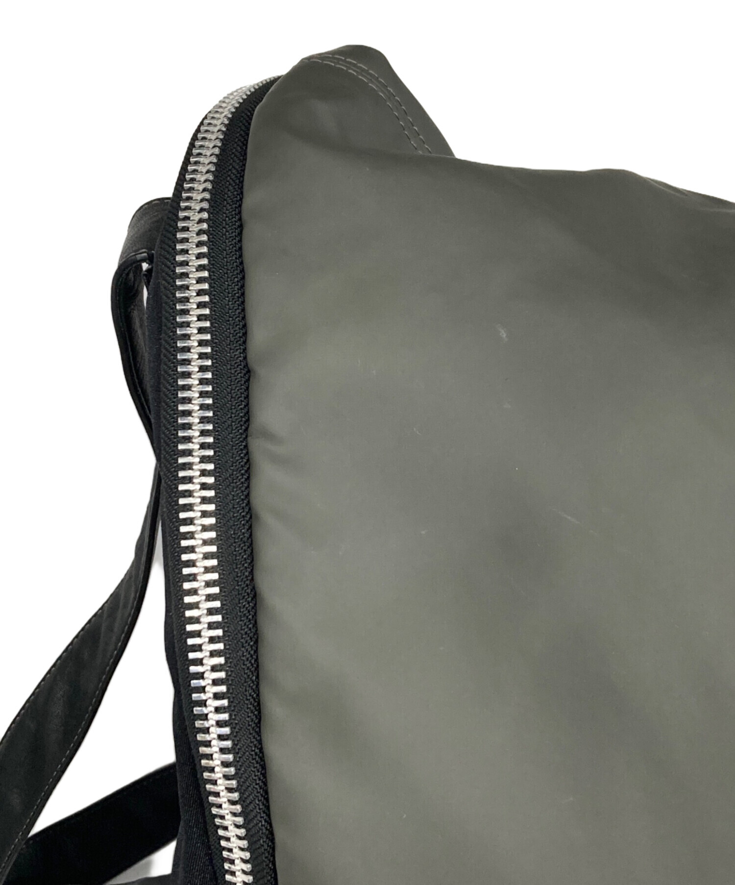 中古・古着通販】kawa-kawa (カワカワ) でかチャックリュック グレー
