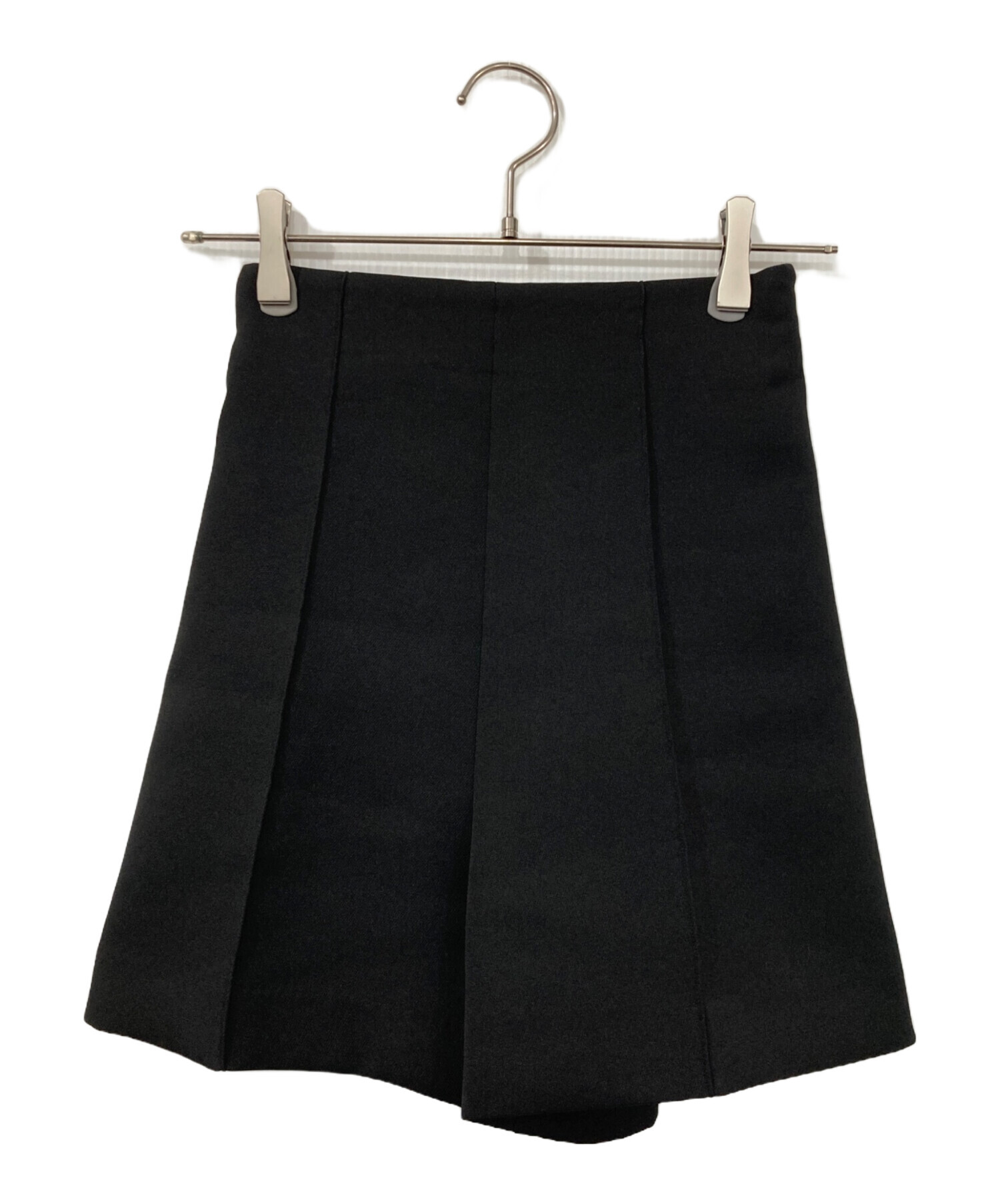 中古・古着通販】yori (ヨリ) トリプルクロスショートパンツ ブラック 中古・古着通販】yori (ヨリ) トリプルクロスショートパンツ ブラック