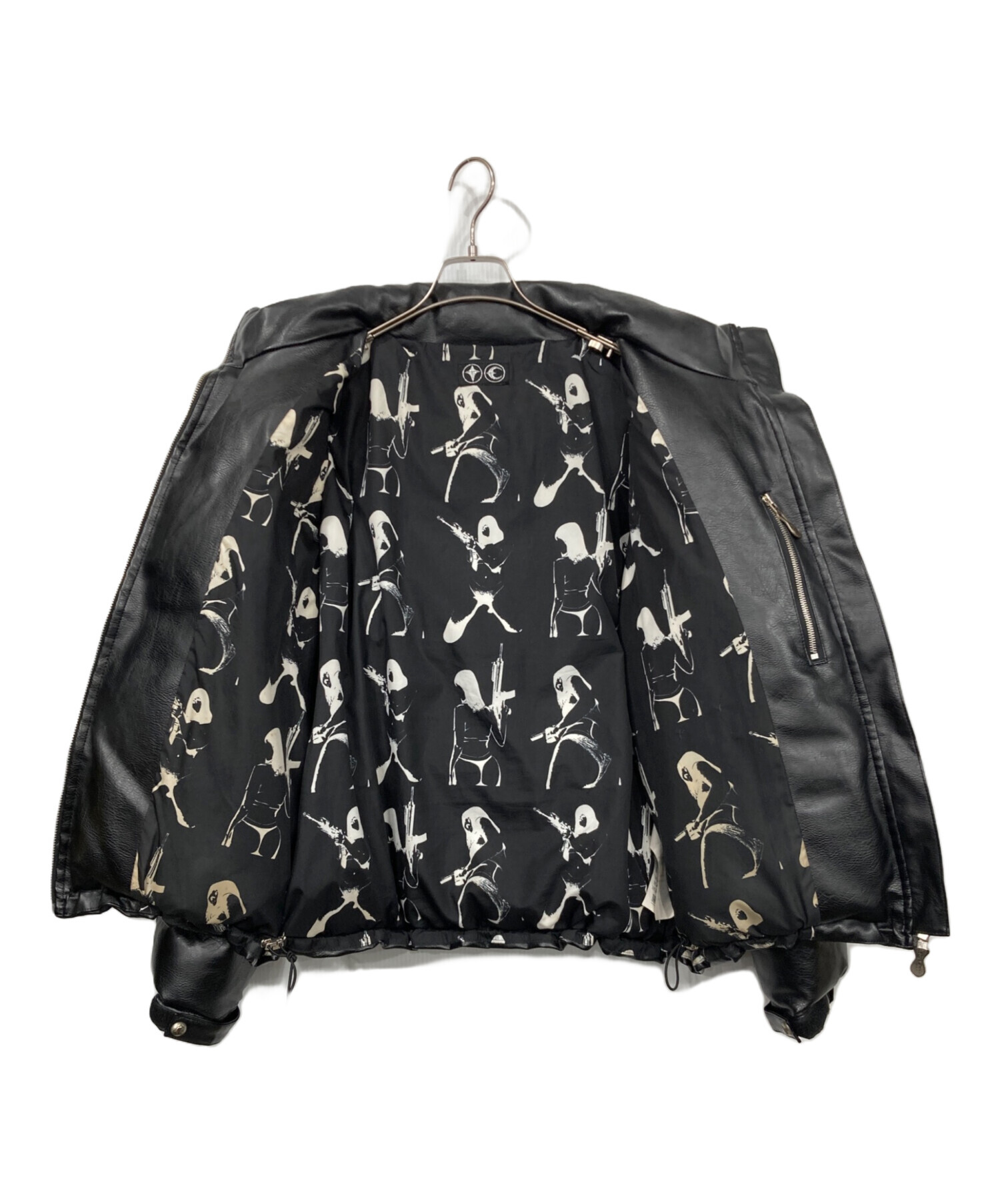 中古・古着通販】THUG CLUB (サグ クラブ) メタルロゴ装飾エコレザー 