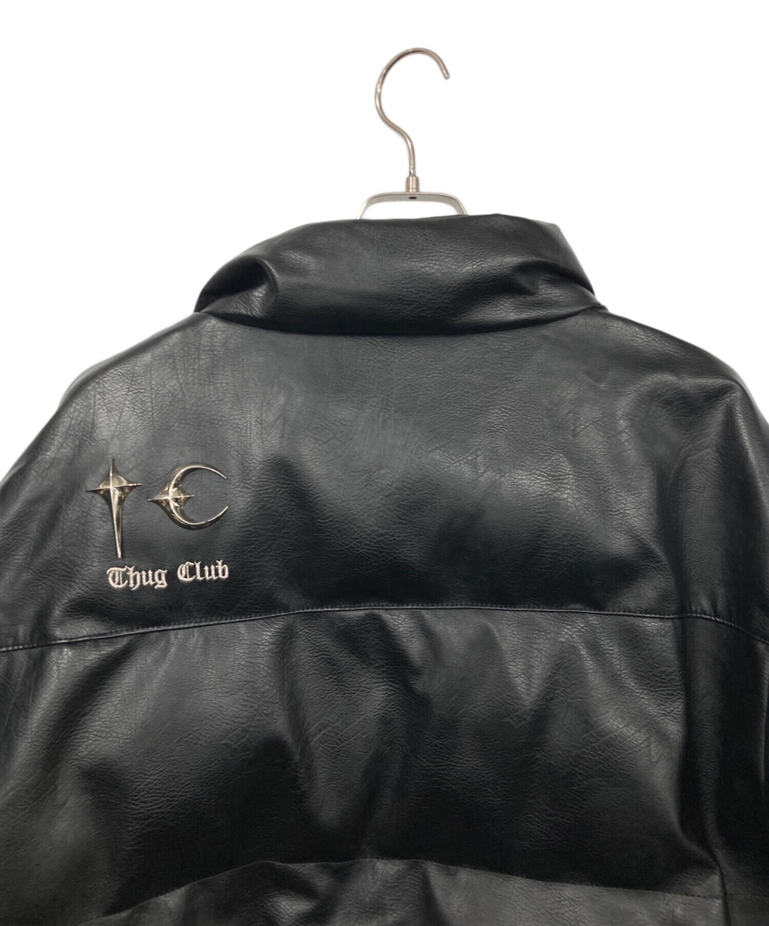 中古・古着通販】THUG CLUB (サグ クラブ) メタルロゴ装飾エコレザー