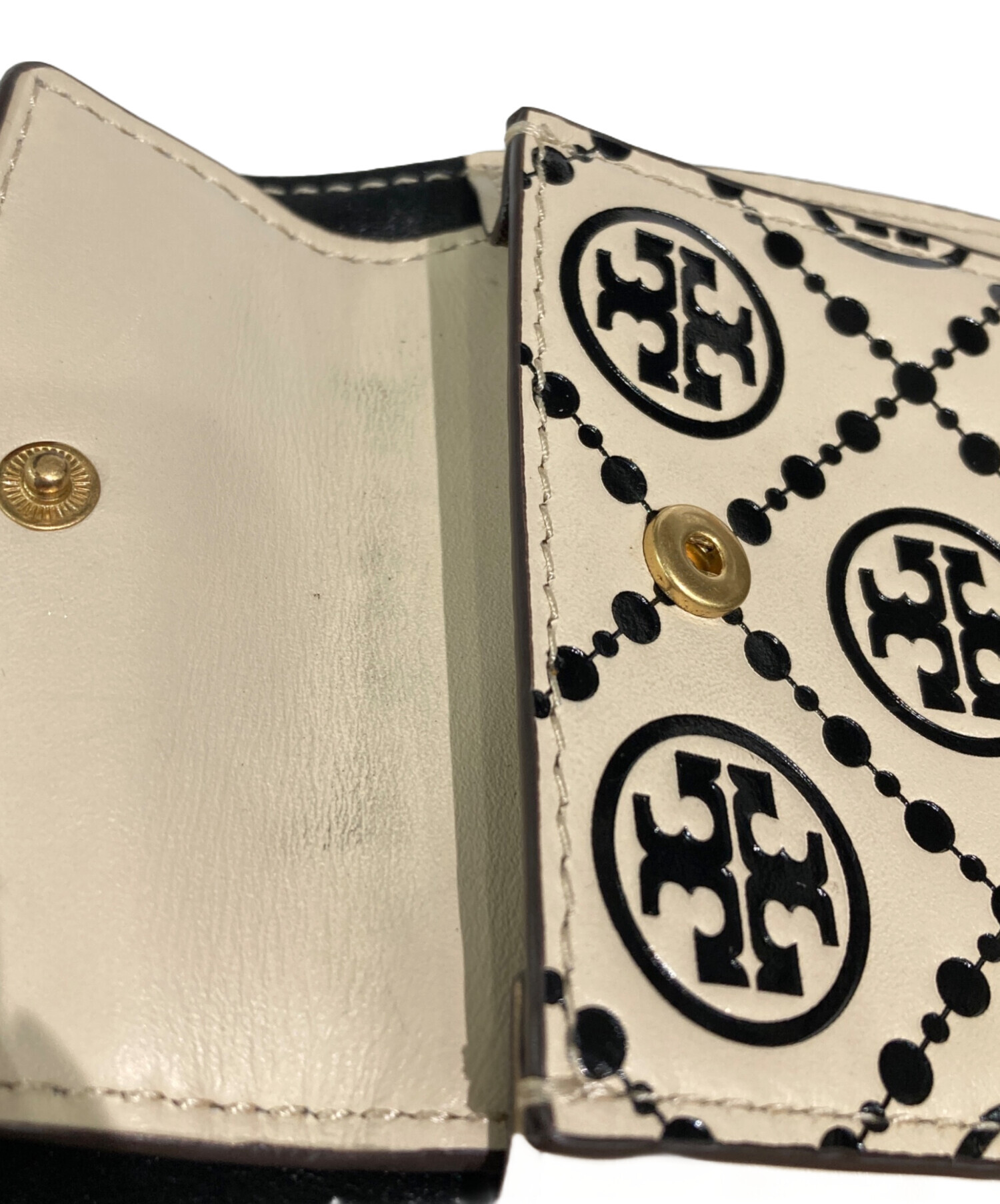 中古・古着通販】TORY BURCH (トリーバーチ) Tモノグラム2つ折り財布