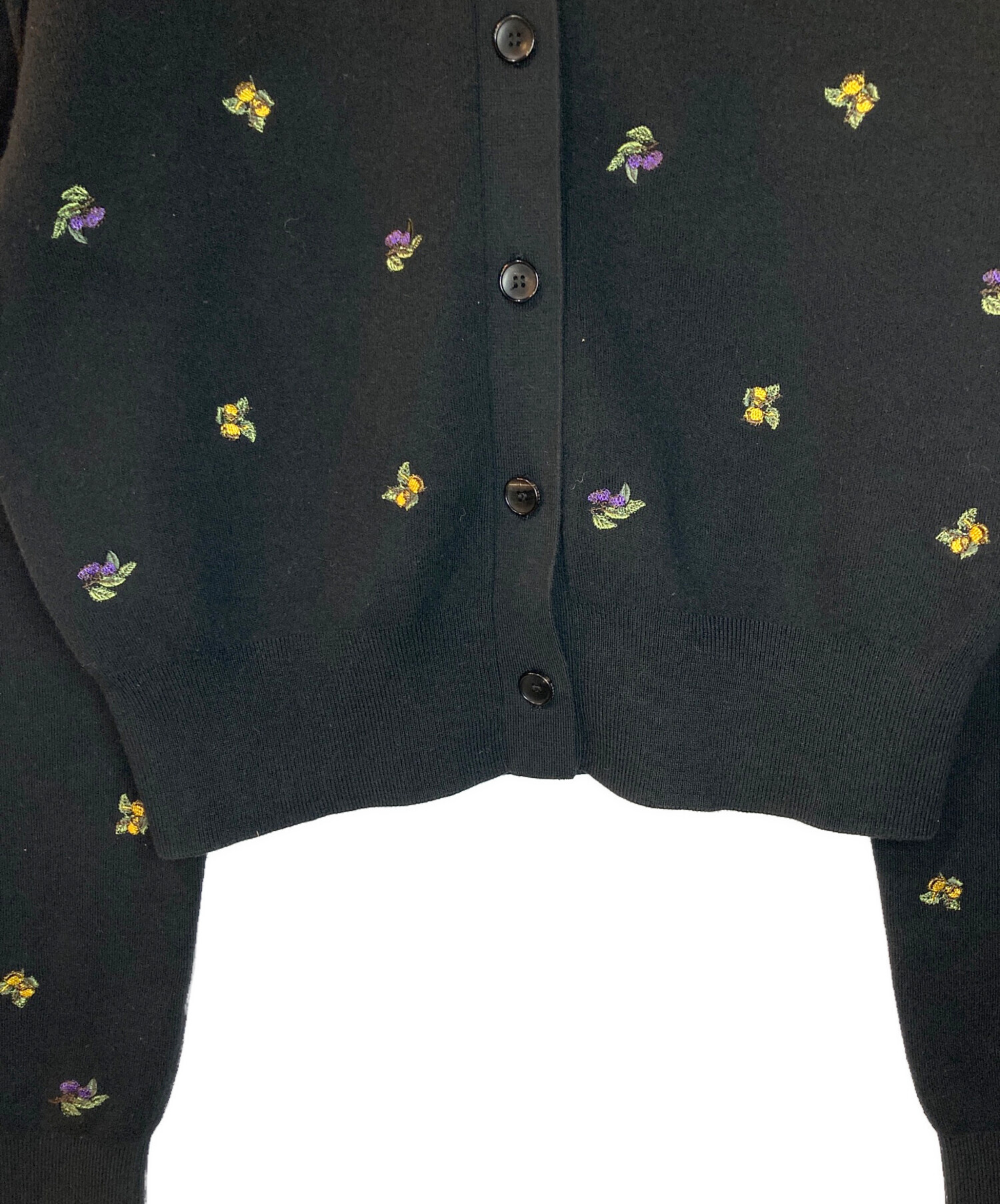 CABaN コットンカシミヤ エンブロイダリークルーネックカーディガン caban（キャバン）の「□コットンカシミヤ エンブロイダリークルー