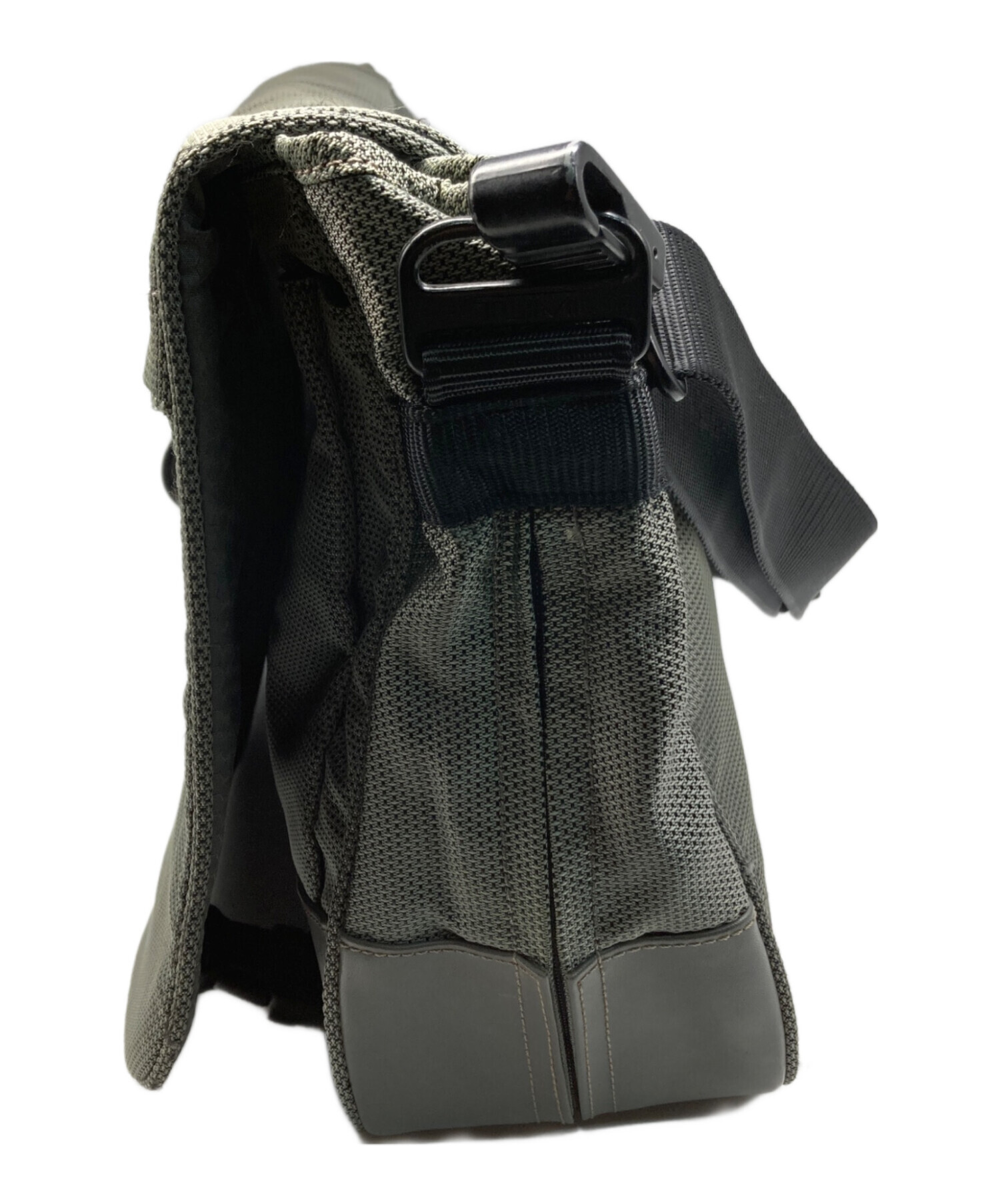 TUMI ダークグレー ショルダーバッグ 中古・古着通販】TUMI (トゥミ) ショルダーバッグ グレー｜ブランド