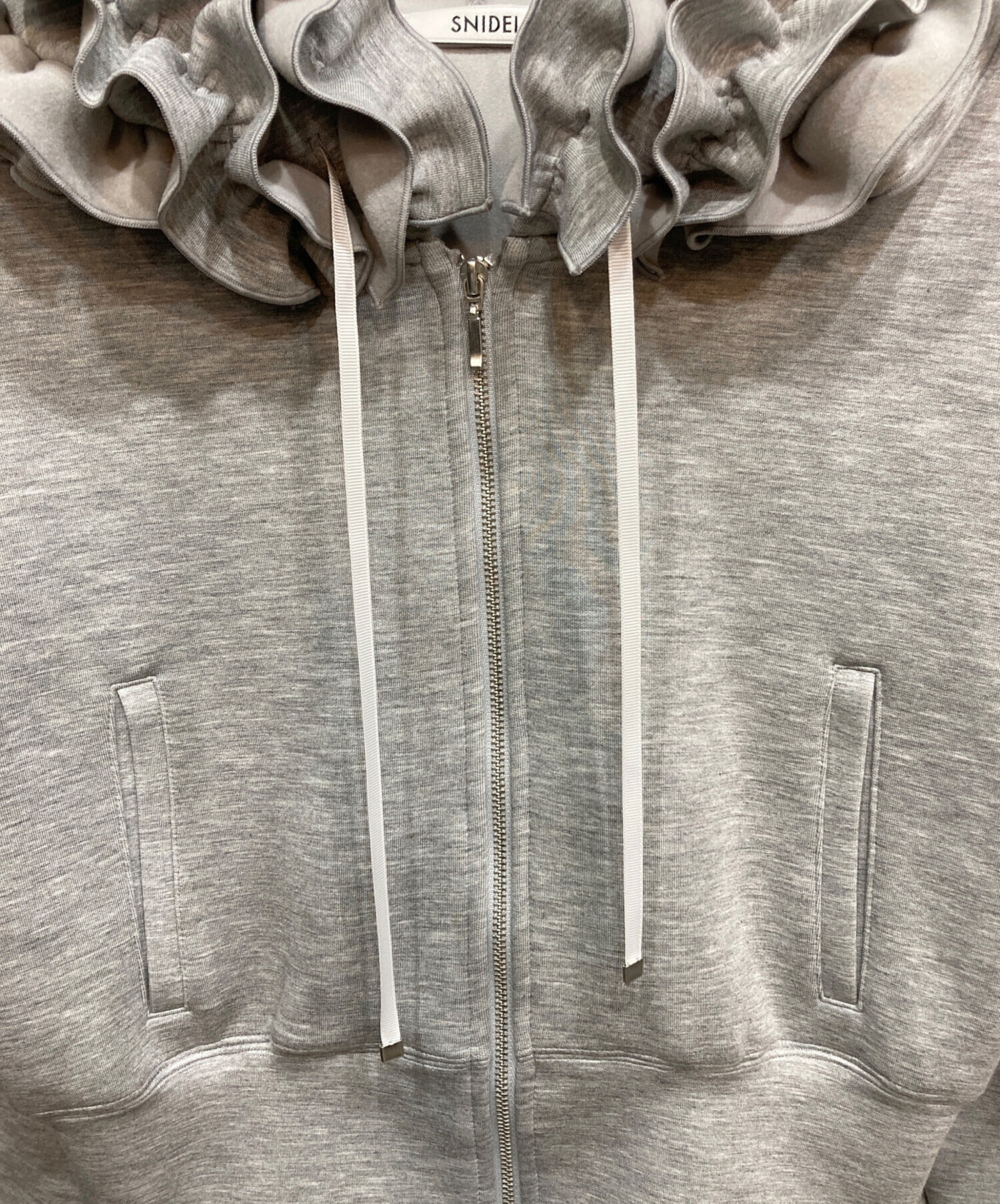 中古・古着通販】Snidel (スナイデル) フリルショートジップパーカー 中古・古着通販】Snidel (スナイデル) フリルショートジップパーカー